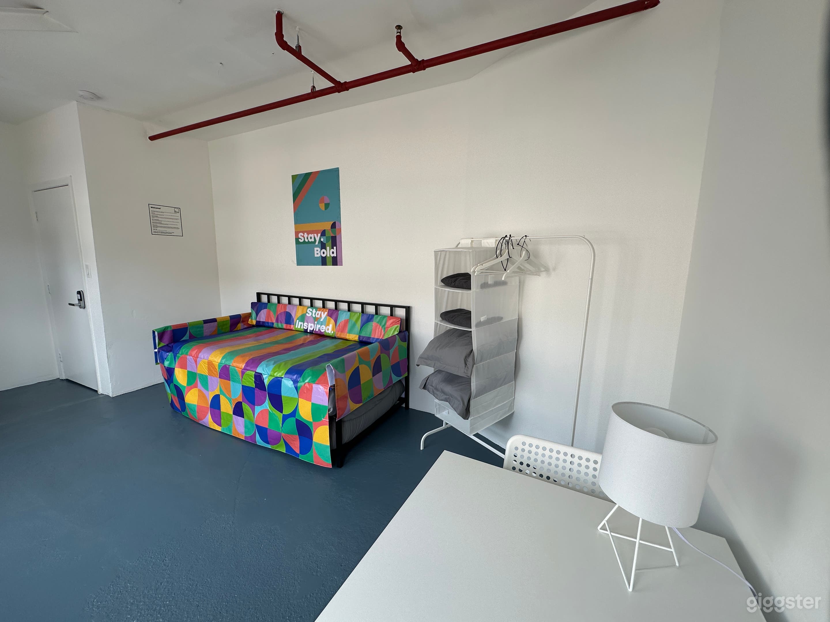 Private Creative Studio/Room in Hollywood - Chartreuse Photo 2