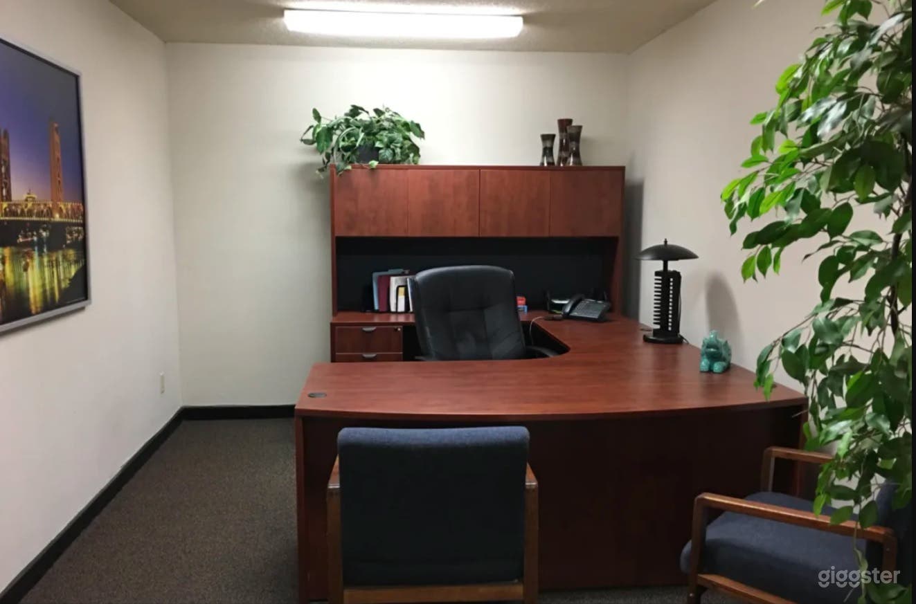 Business Office For 3 People  Photo 1