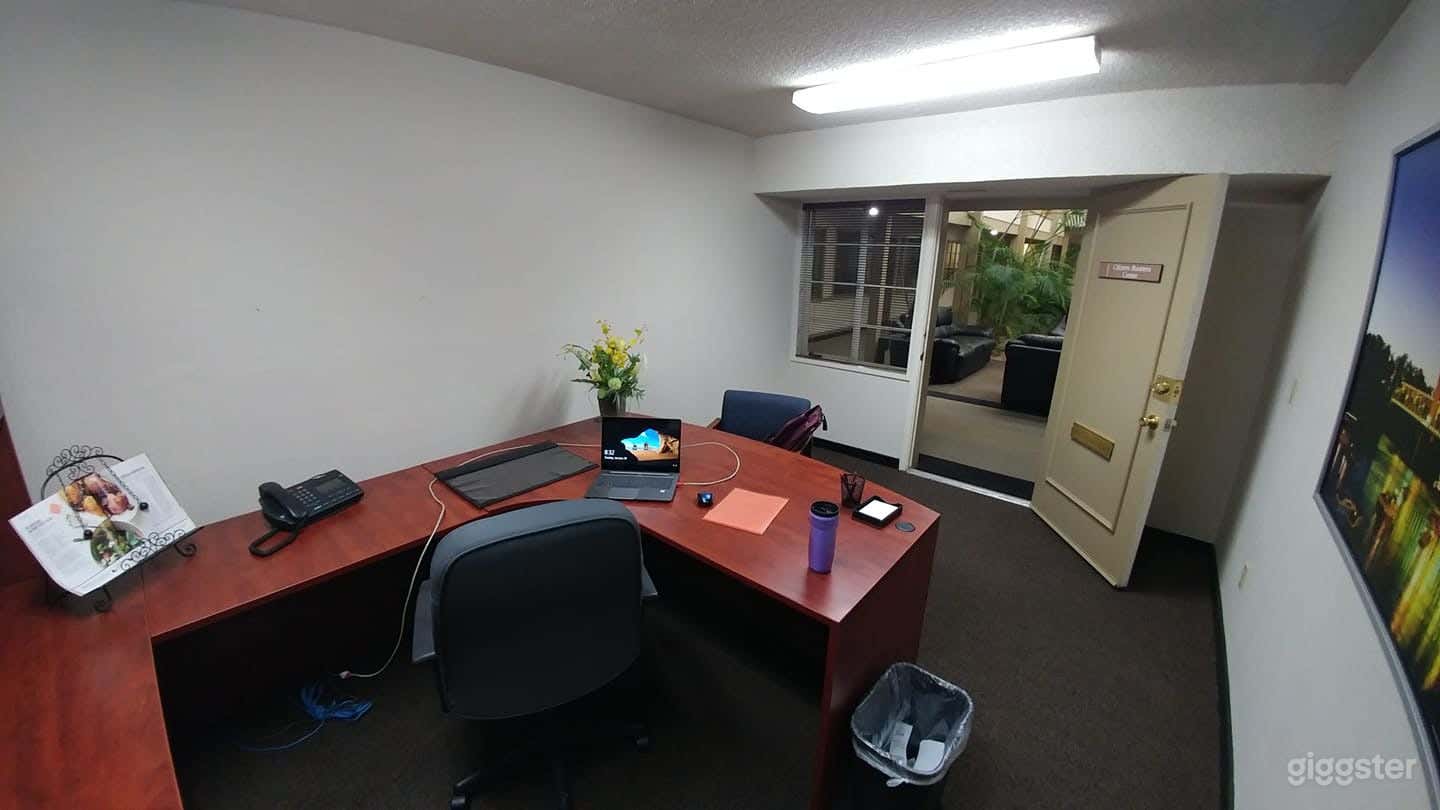 Business Office For 3 People  Photo 2