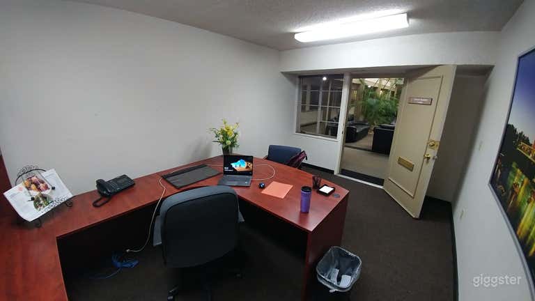 Business Office For 3 People  