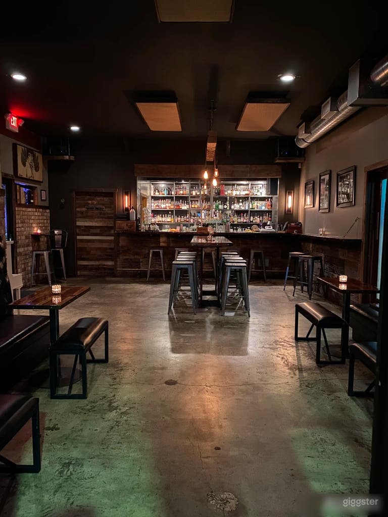  Retro Cocktail Bar with an Intimate Vibe 