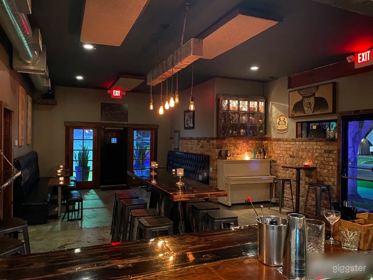 Retro Cocktail Bar with an Intimate Vibe Photo 2