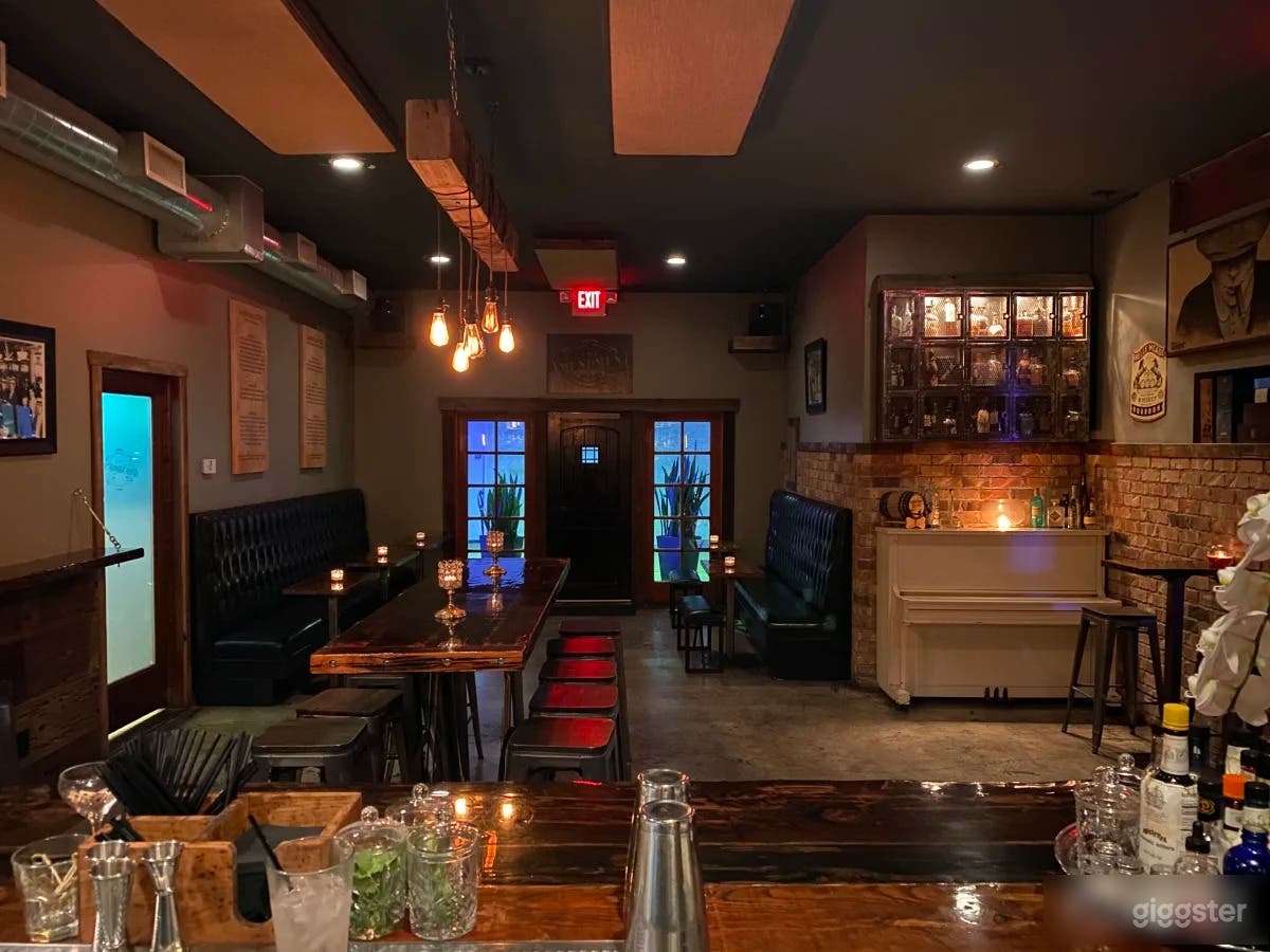 Retro Cocktail Bar with an Intimate Vibe Photo 1