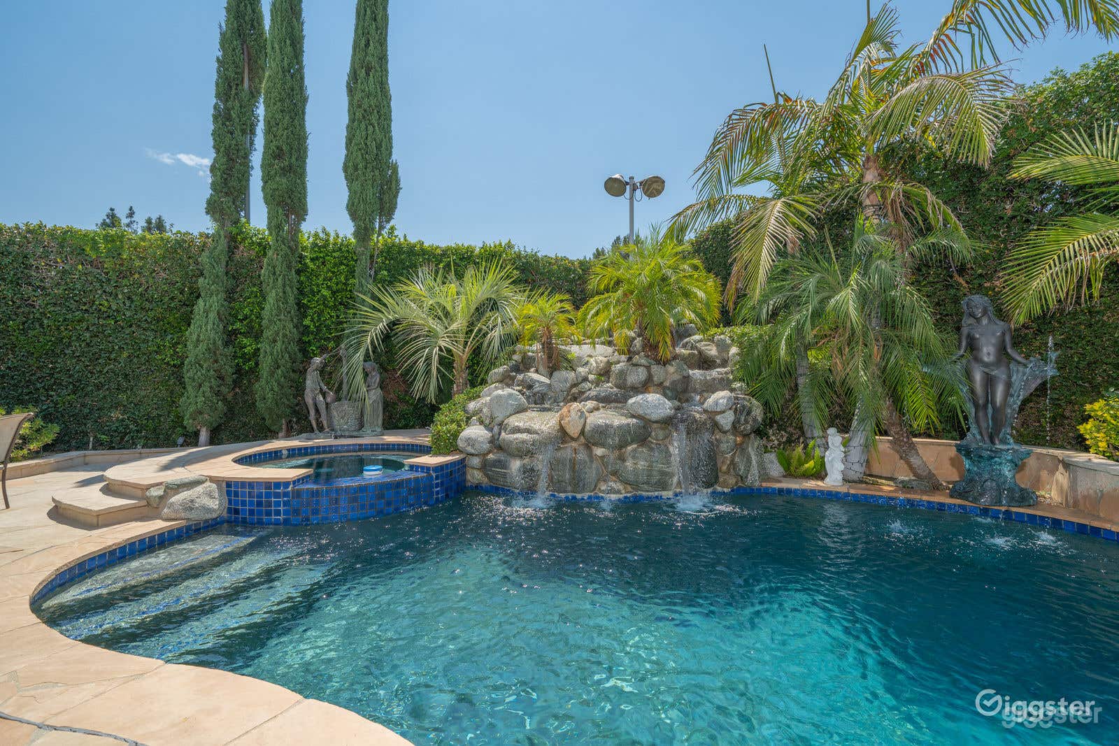 Tropical Pool and Resort Photo 3