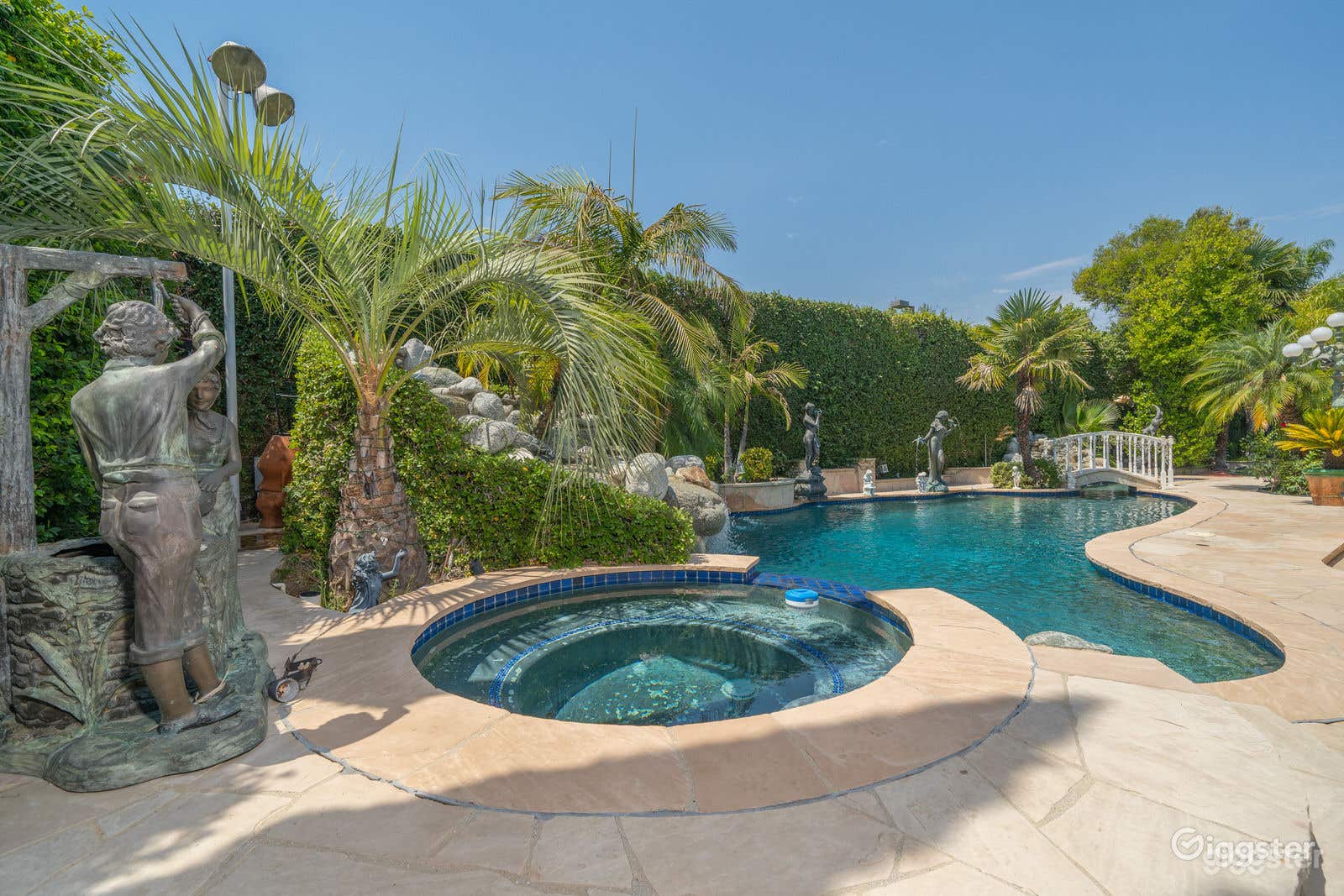 Tropical Pool and Resort Photo 2