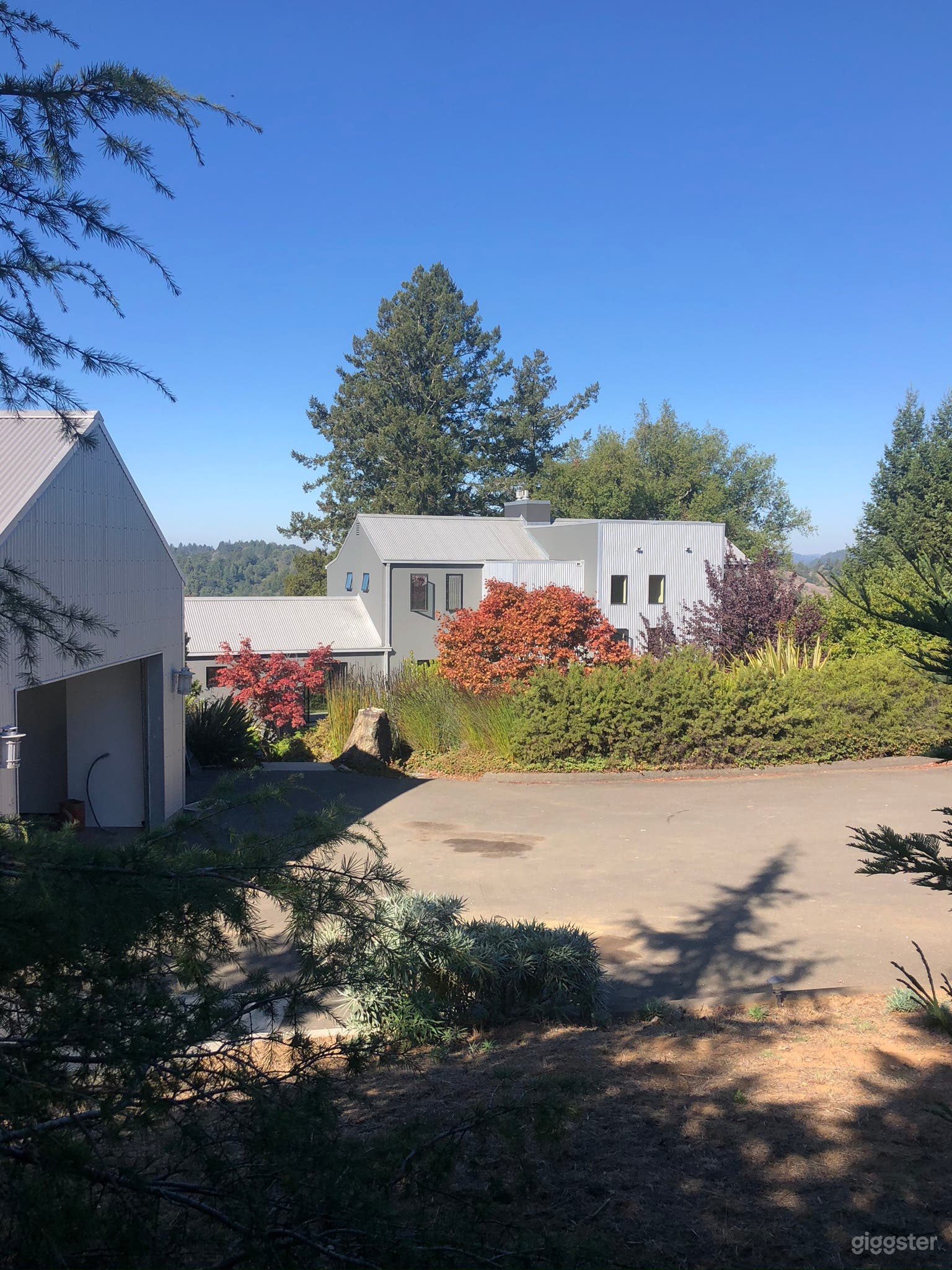 Adaptable Style Modern/Industrial with Zen Garden Photo 1