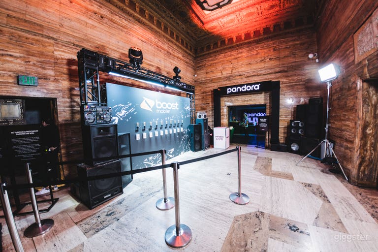  DECO GRANDEUR: L.A.'S TIMELESS  VENUE 