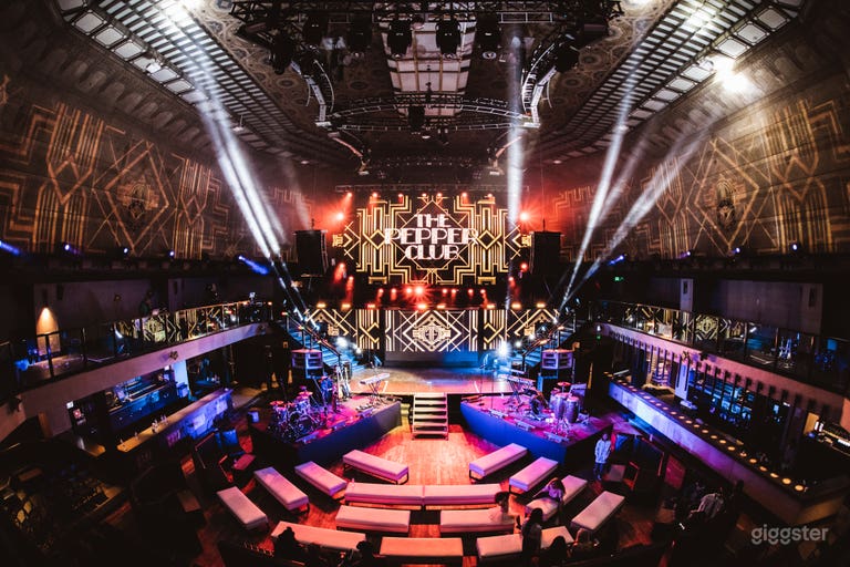  DECO GRANDEUR: L.A.'S TIMELESS  VENUE 