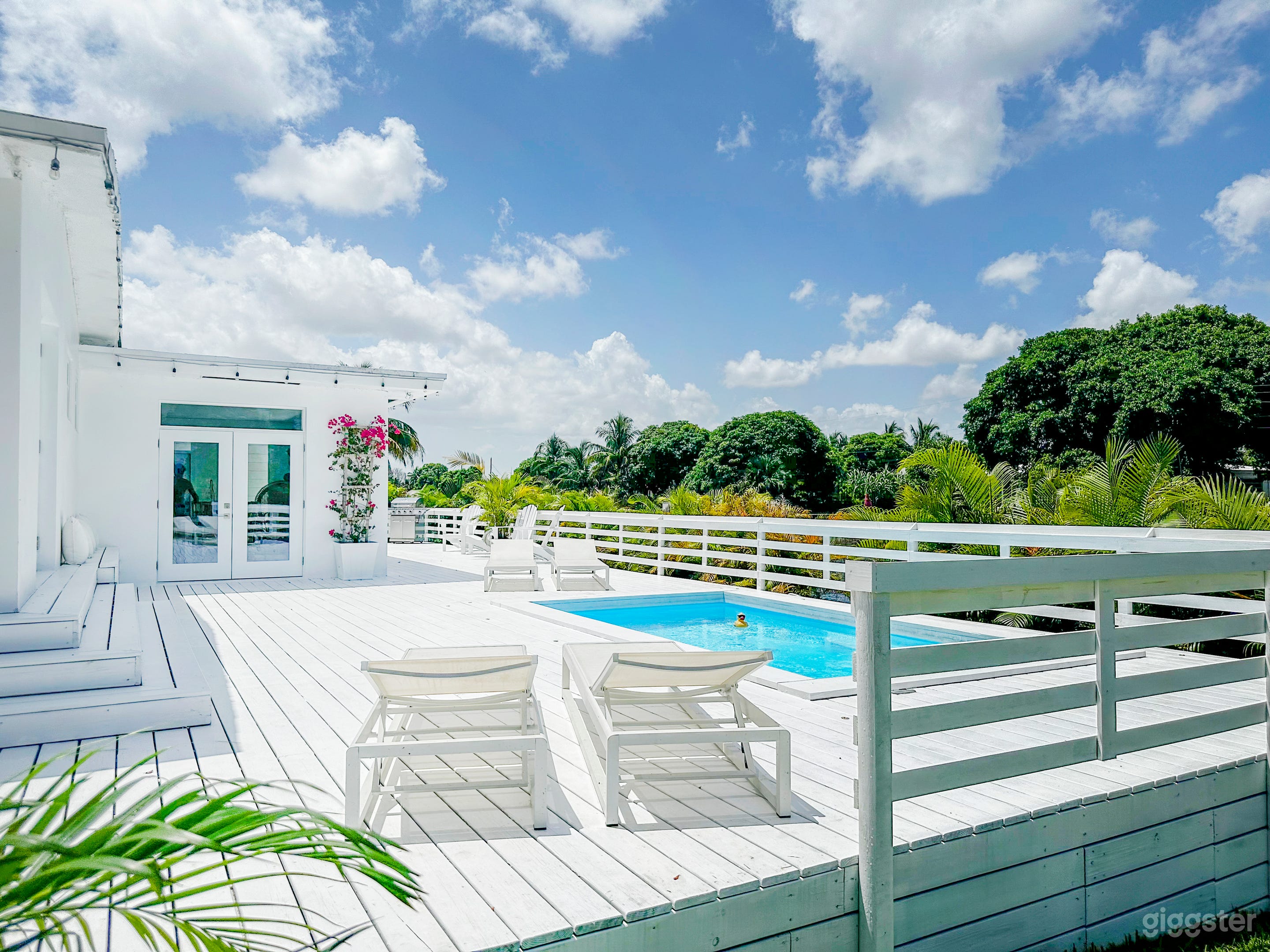 Charming Photoshoot and Event space Photo 1