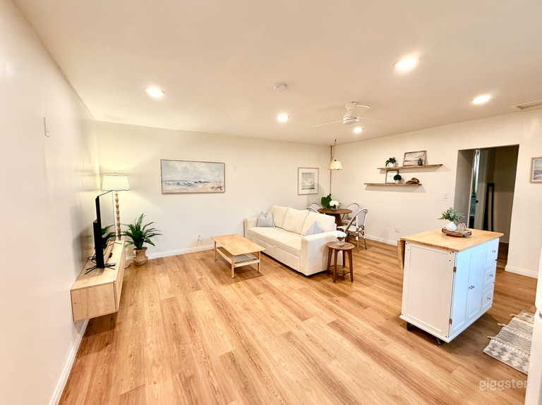  Beach Bungalow - Light Filled Bedroom 