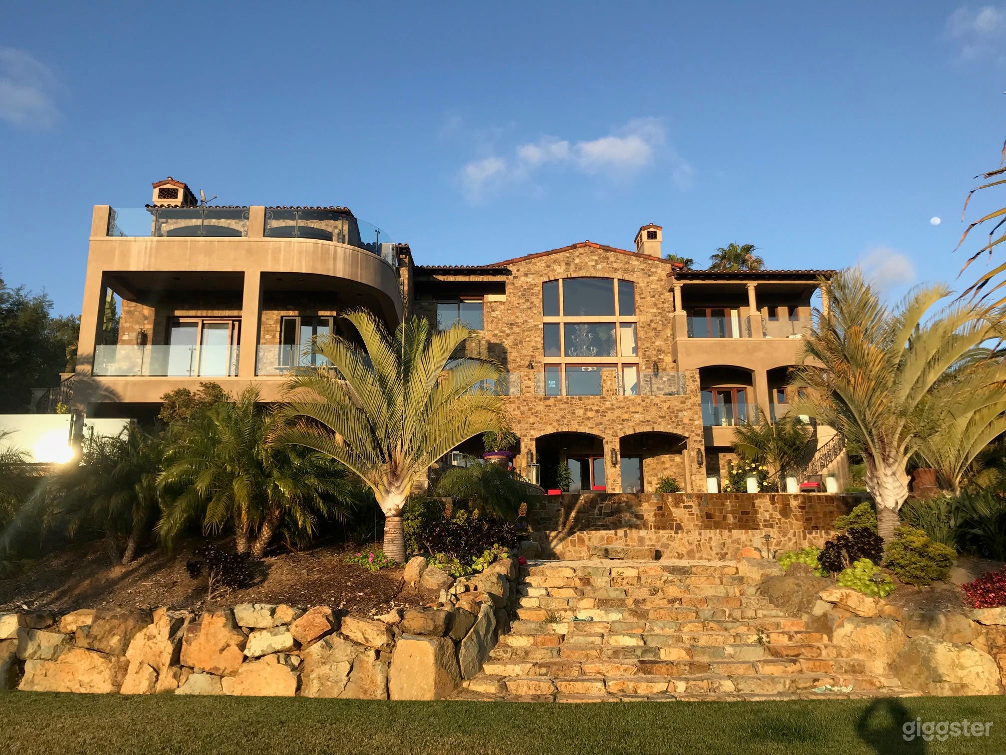 Grand Tuscan Fusion Home With Breathtaking Views Photo 2