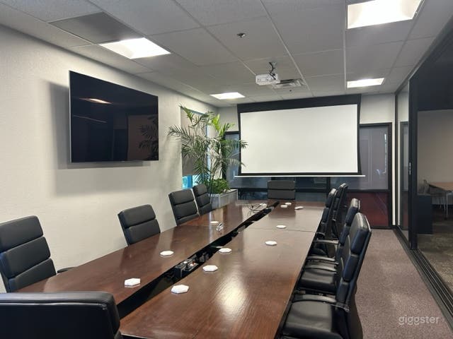 Spacious Boardroom for Meetings for 12 Photo 3
