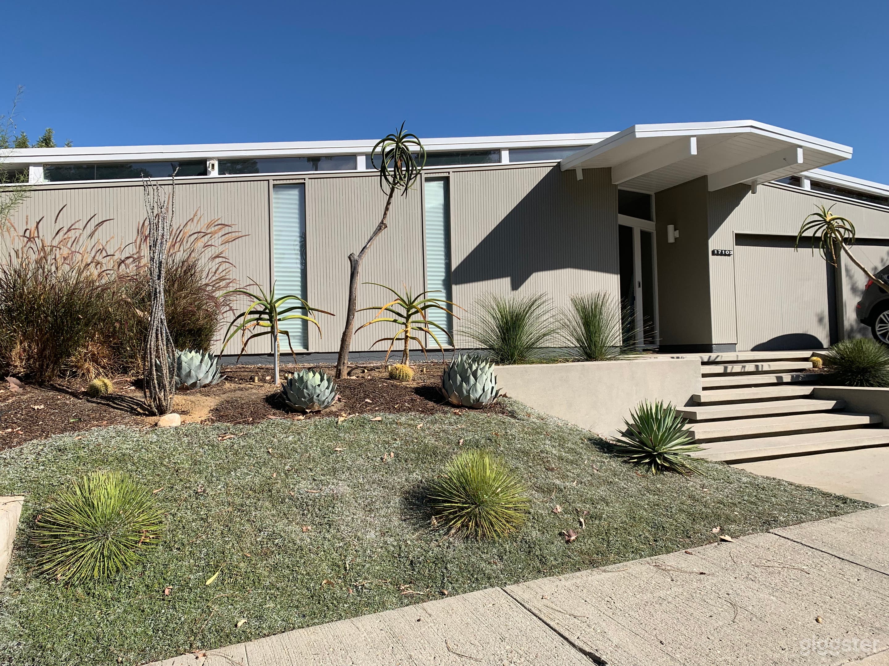 A Midcentury Modern Home - An Original Eichler Photo 3