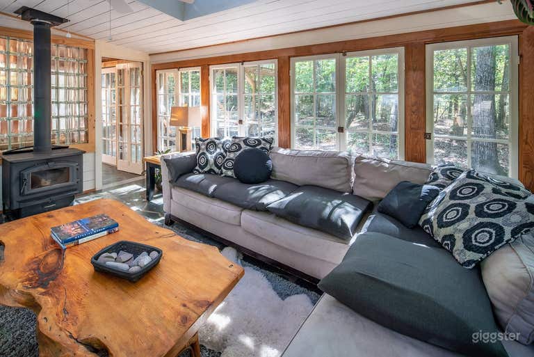  Storybook Wooded Retreat & Artist's Getaway 