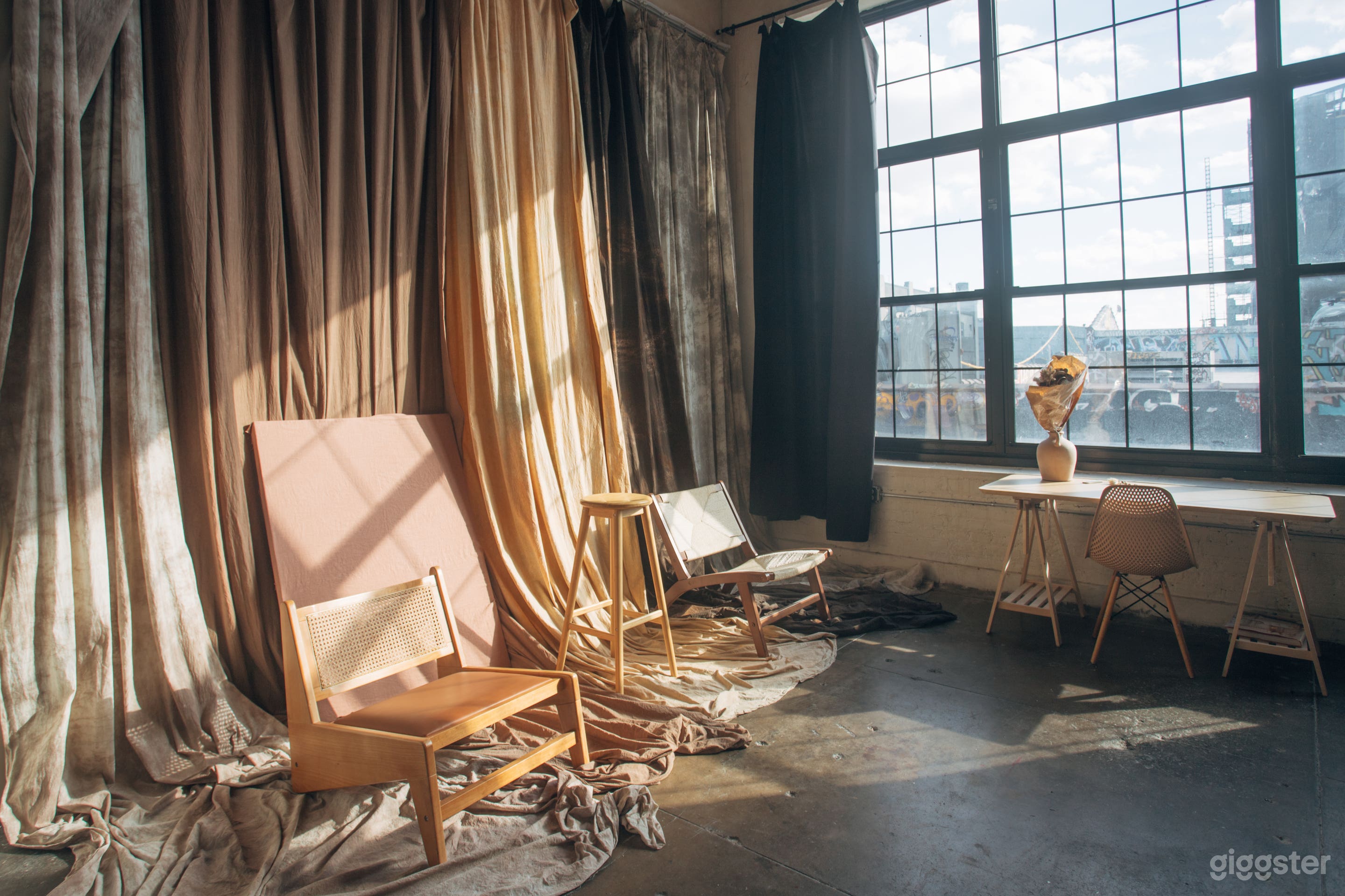 Wabi Sabi Studio with Muslin Backdrops Photo 4