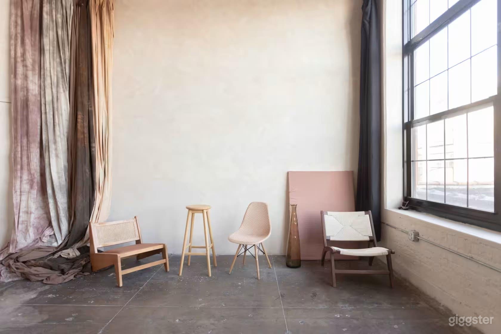 Wabi Sabi Studio with Muslin Backdrops Photo 1