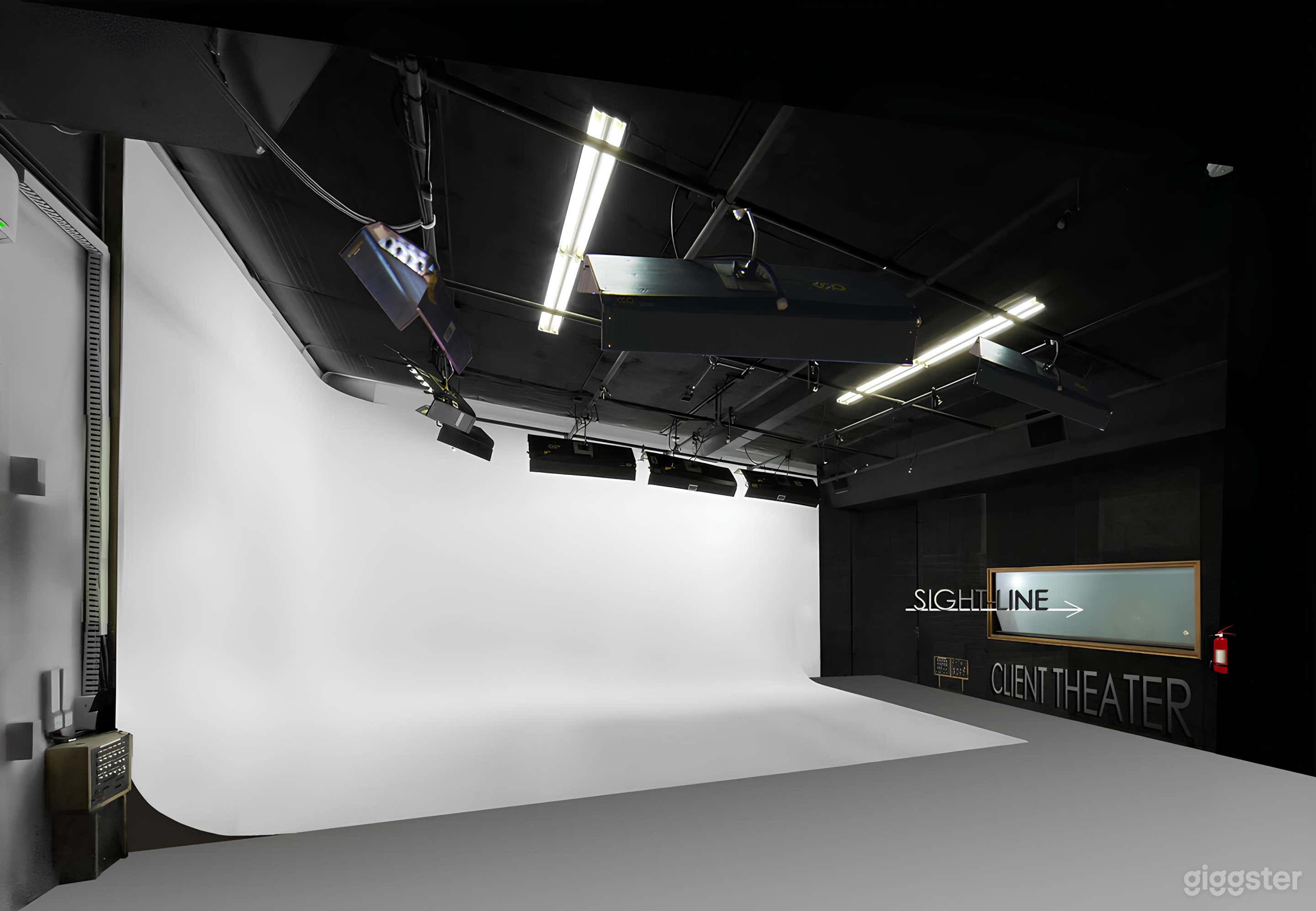 Sound Stage - SE View
White Cyc 

30' x 27' x 14'