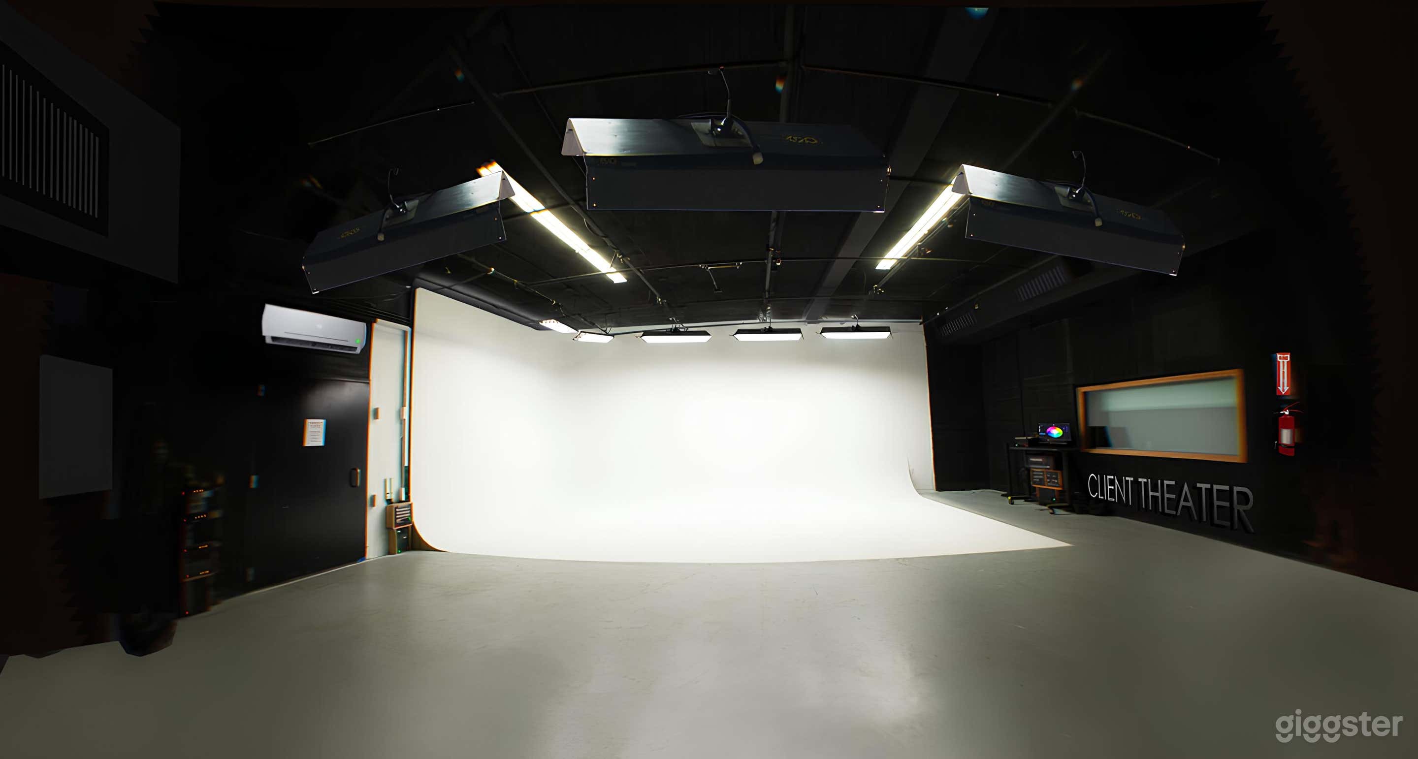 Sound Stage - South View
White Cyc 

30' x 27' x 14'
