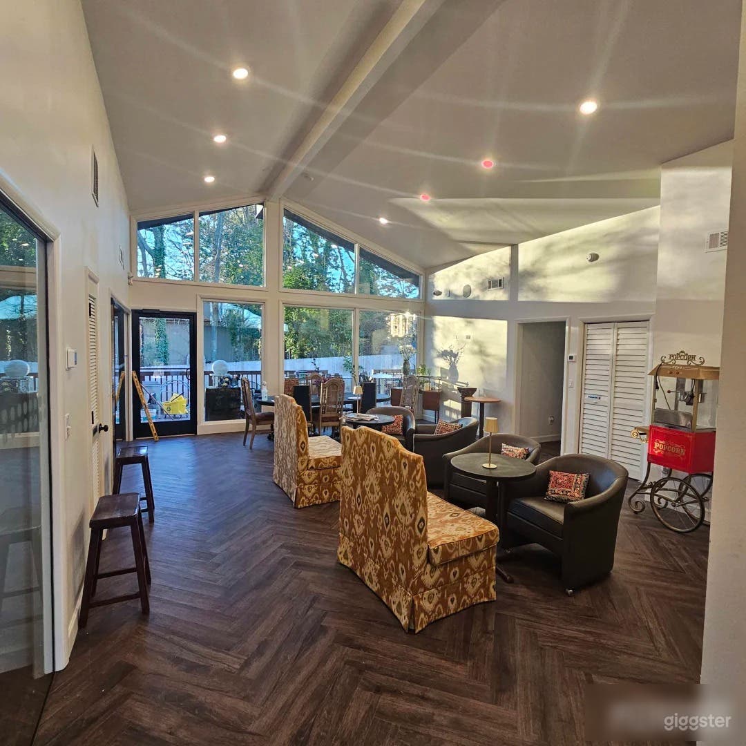 Stylish Mid-Century Modern Escape Just Outside the City Photo 1