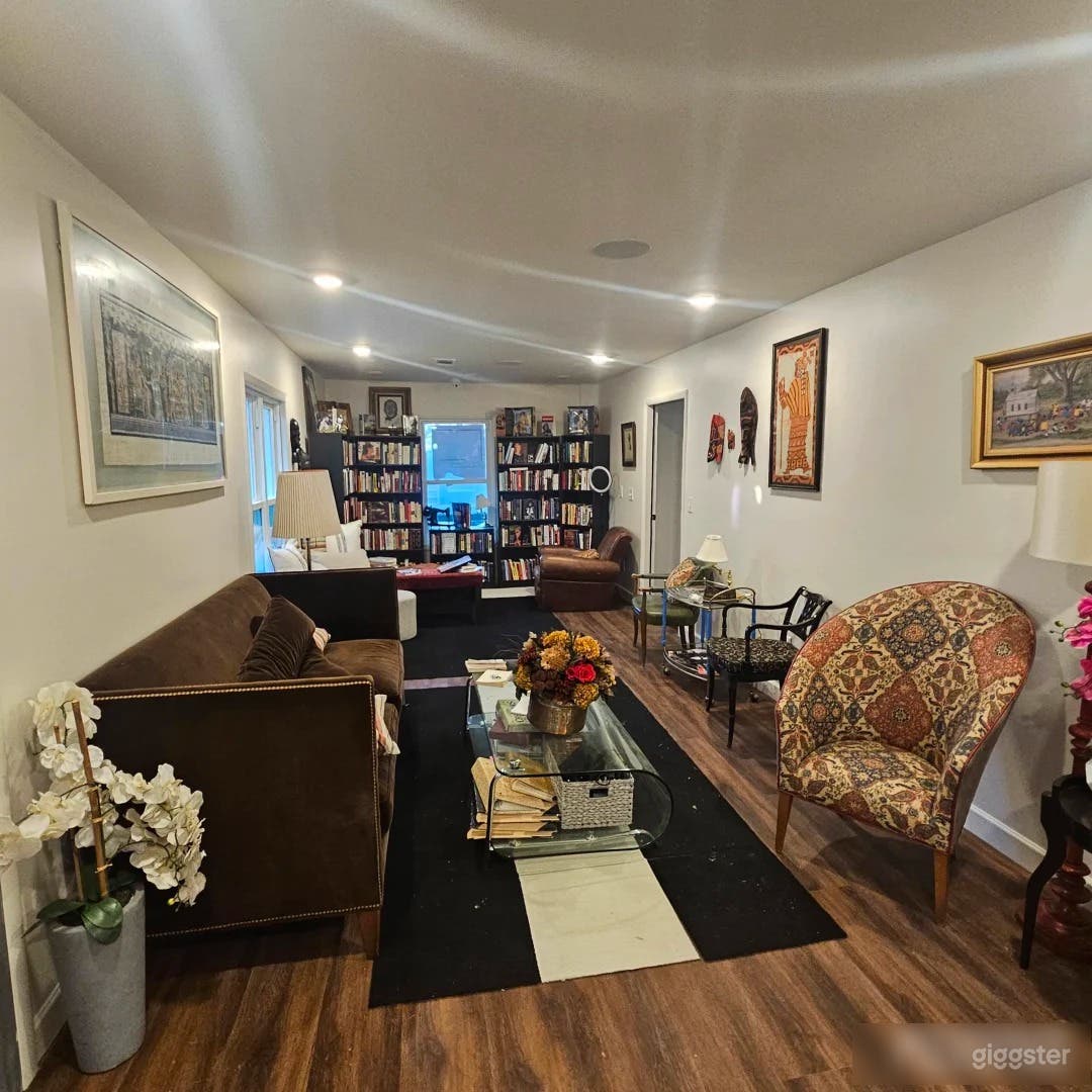 Stylish Mid-Century Modern Escape Just Outside the City Photo 3