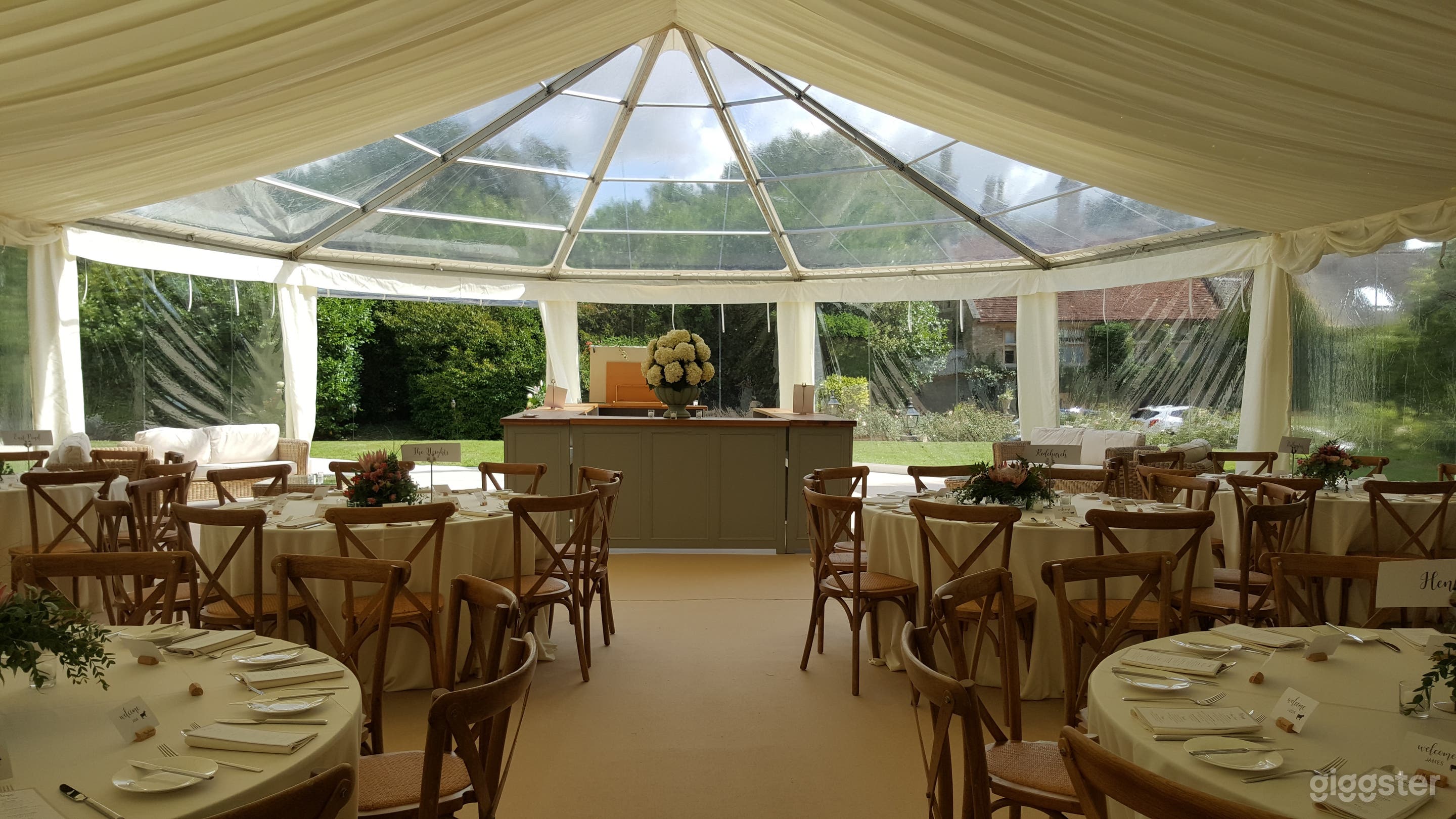 Gorgeous Countryside Wedding Venue Photo 3