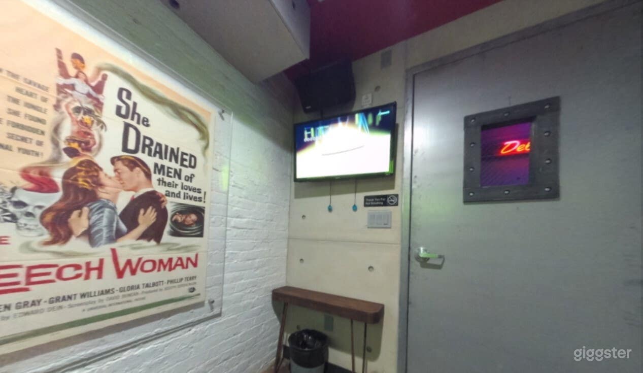 BROADWAY ROOM Photo 1