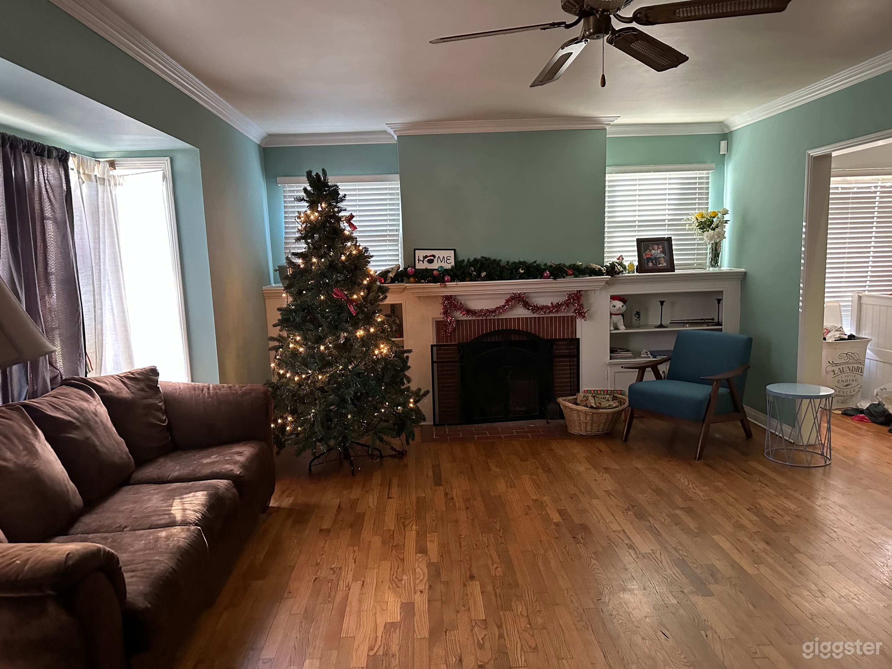 Traditional Burbank 1940s House 3 fireplaces, wood paneling Photo 2