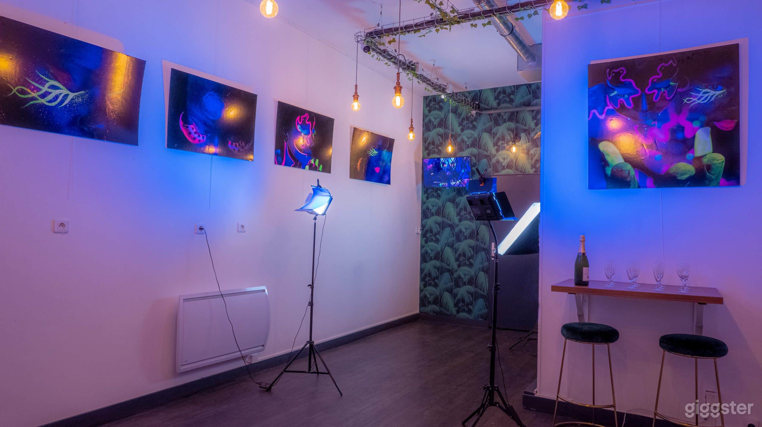 Studio pignon sur rue dans le triangle d'or de Paris Photo 2