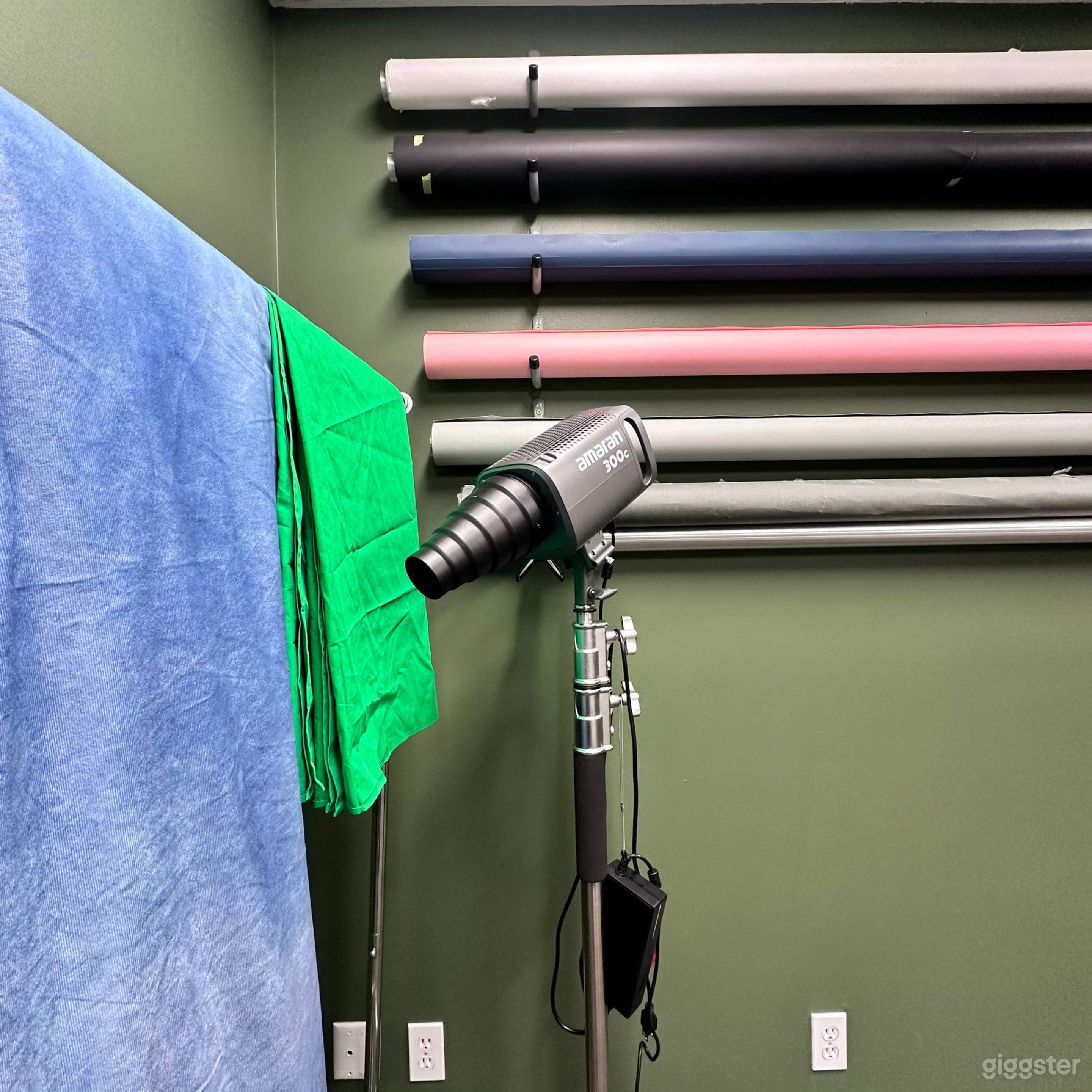 Capture Magic: Photo Studio & Retro Lounge Photo 4