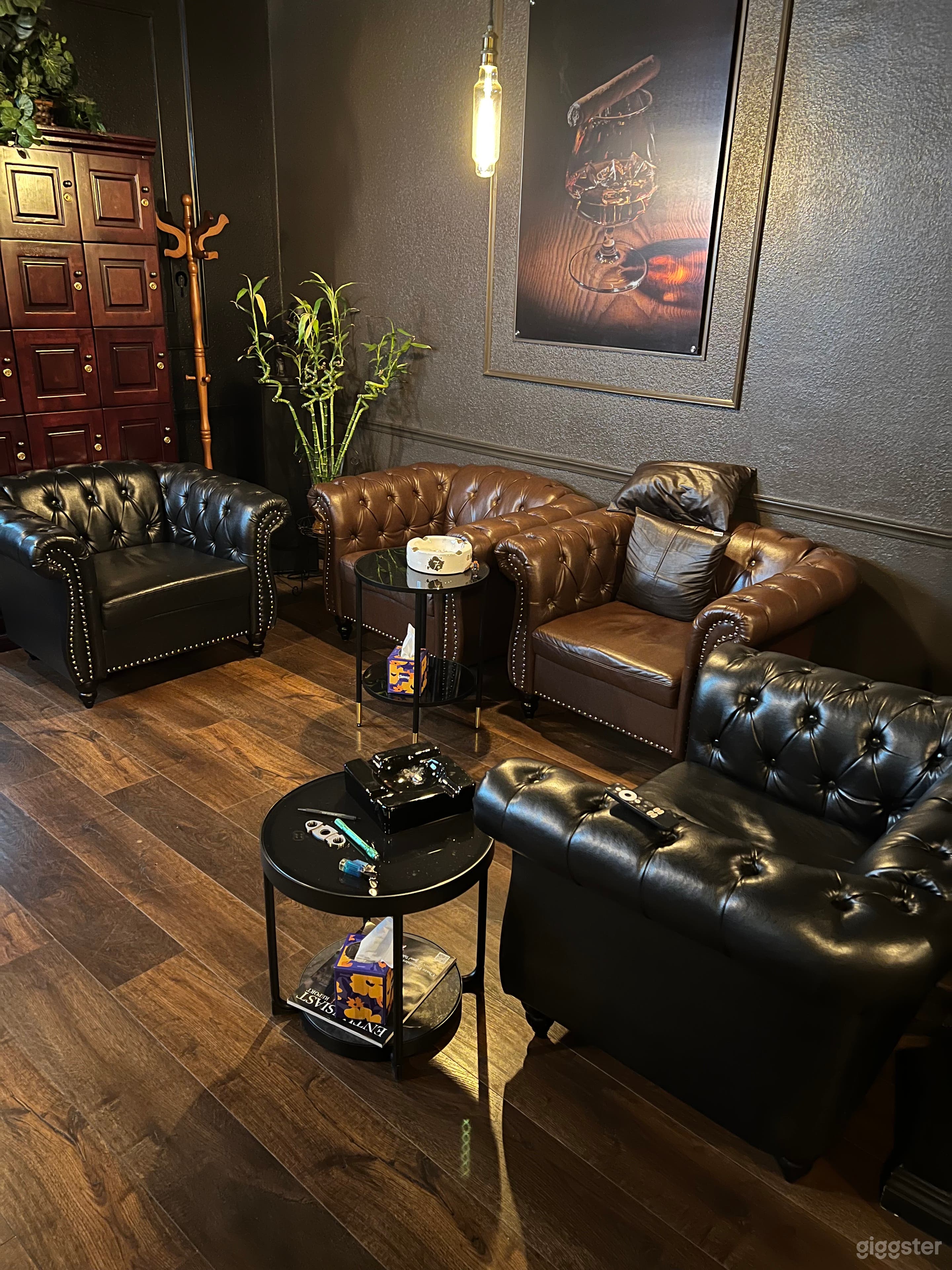 Sophisticated Cigar Lounge Photo 3