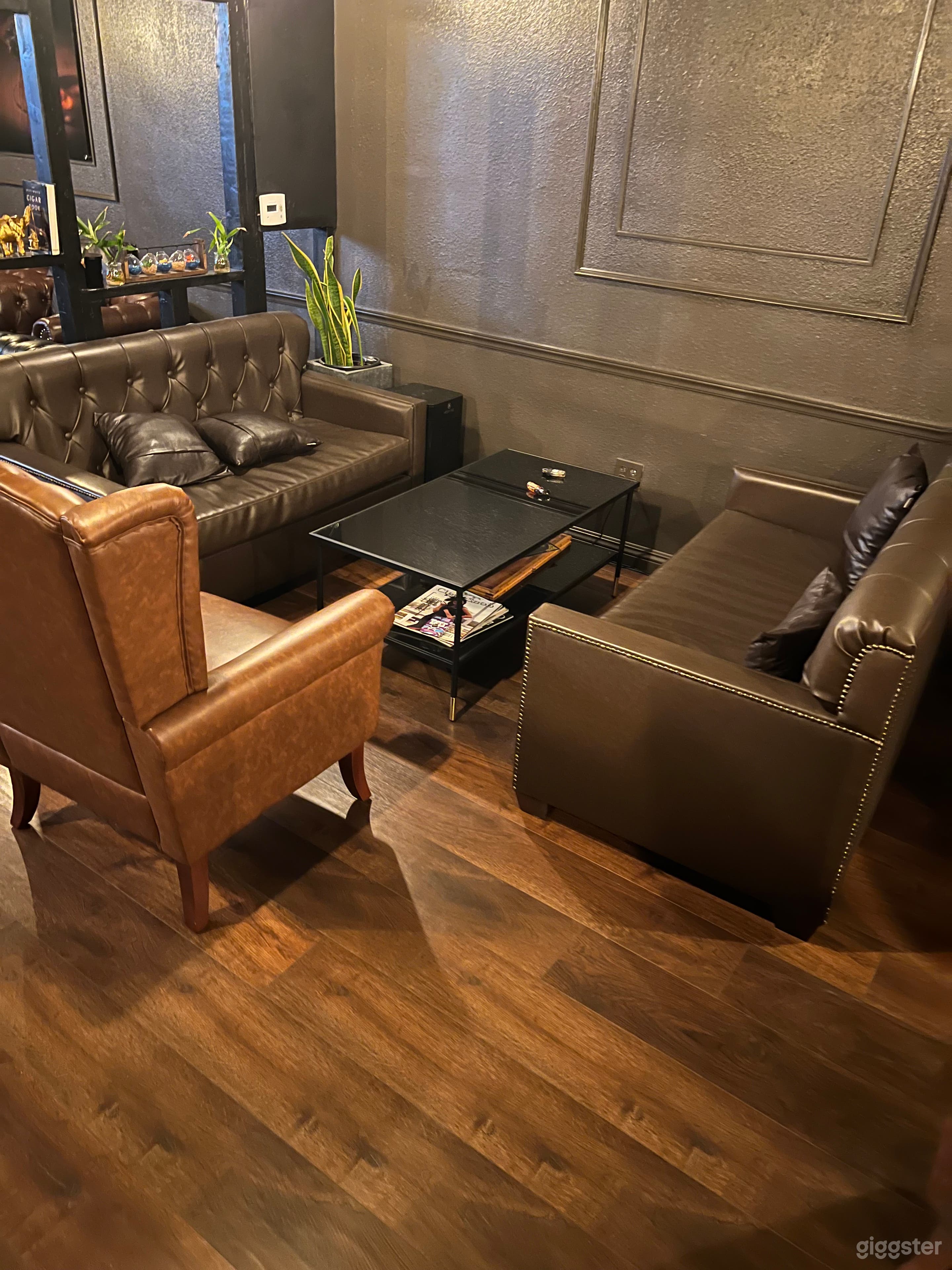 Sophisticated Cigar Lounge Photo 4