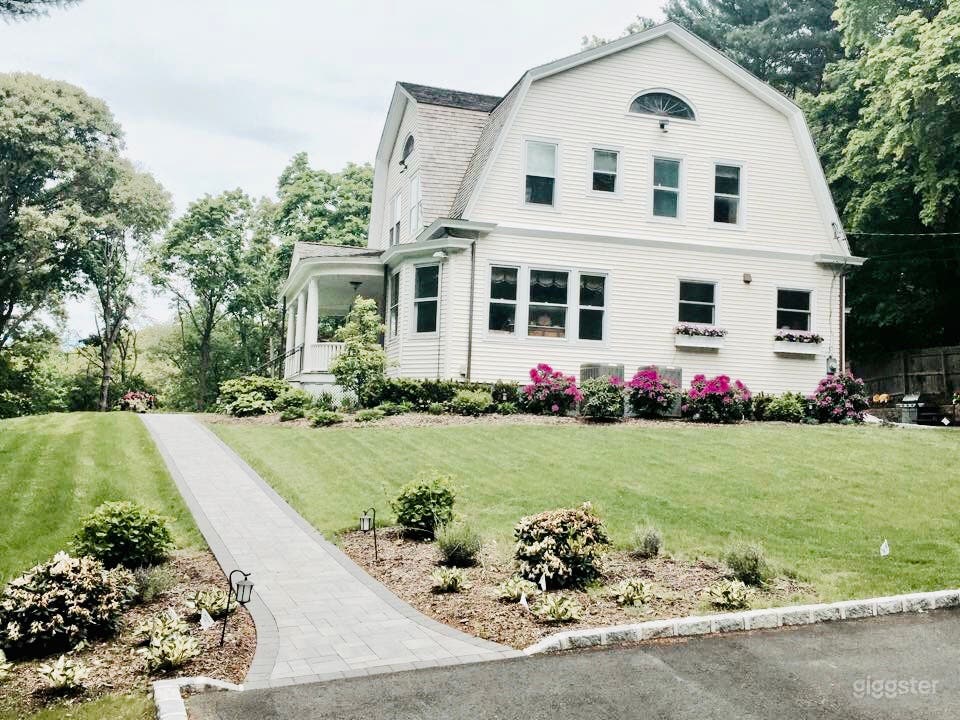 Beautiful Victorian home Photo 4