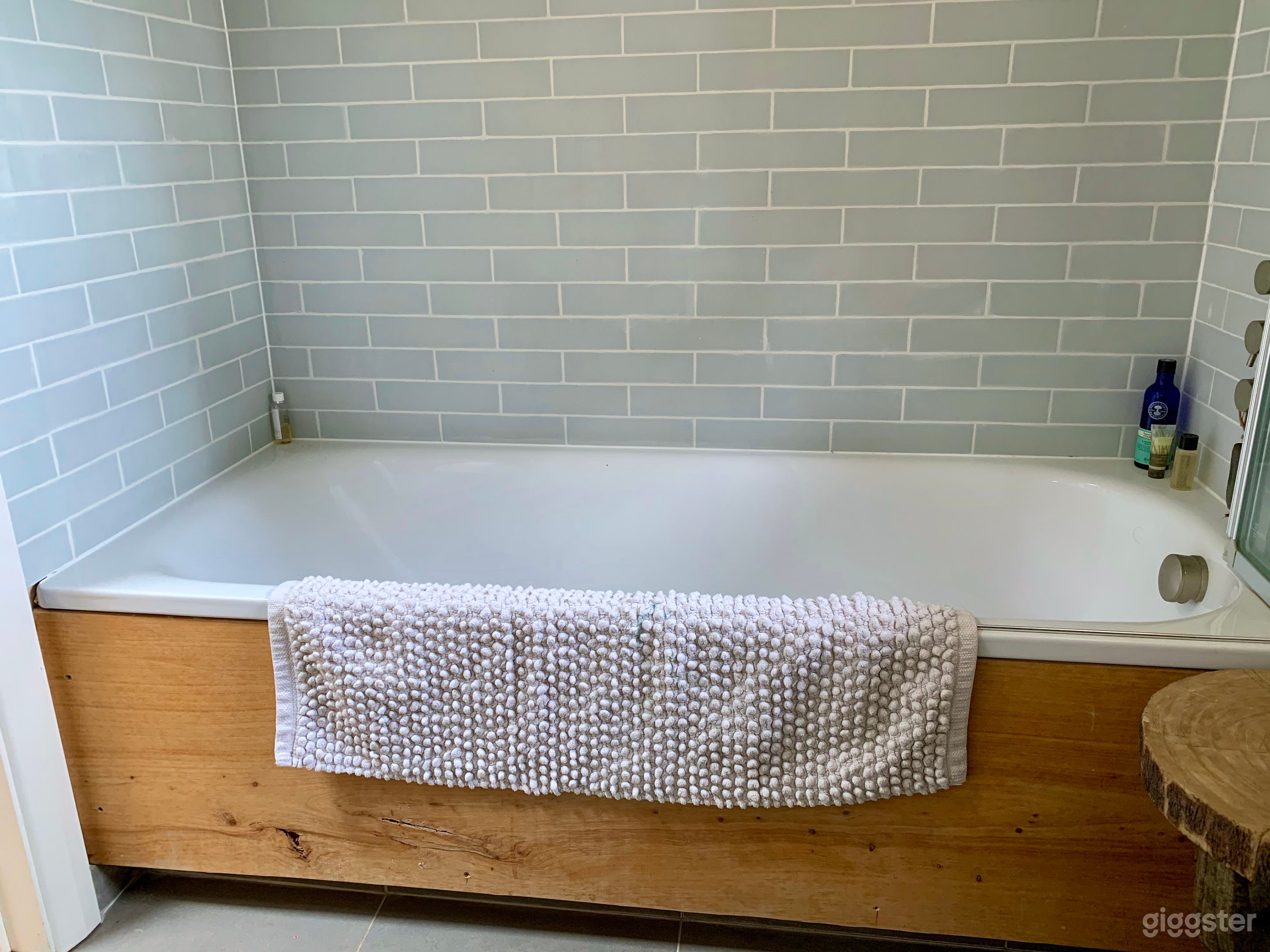 The Thatch, with secret cabin overlooking the sea. Photo 4