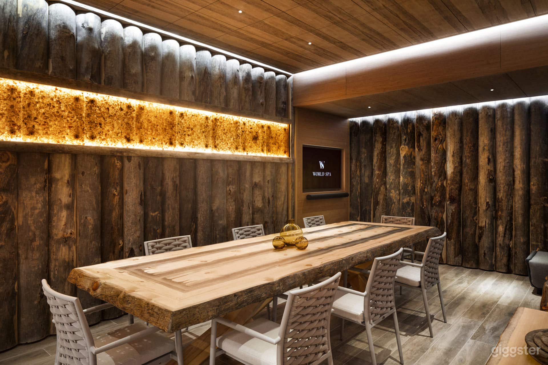 Chalet Rental
up to 15 guests
Chalet is the more intimate of our two private event rooms. At 500 square feet, this room accommodates 15 people