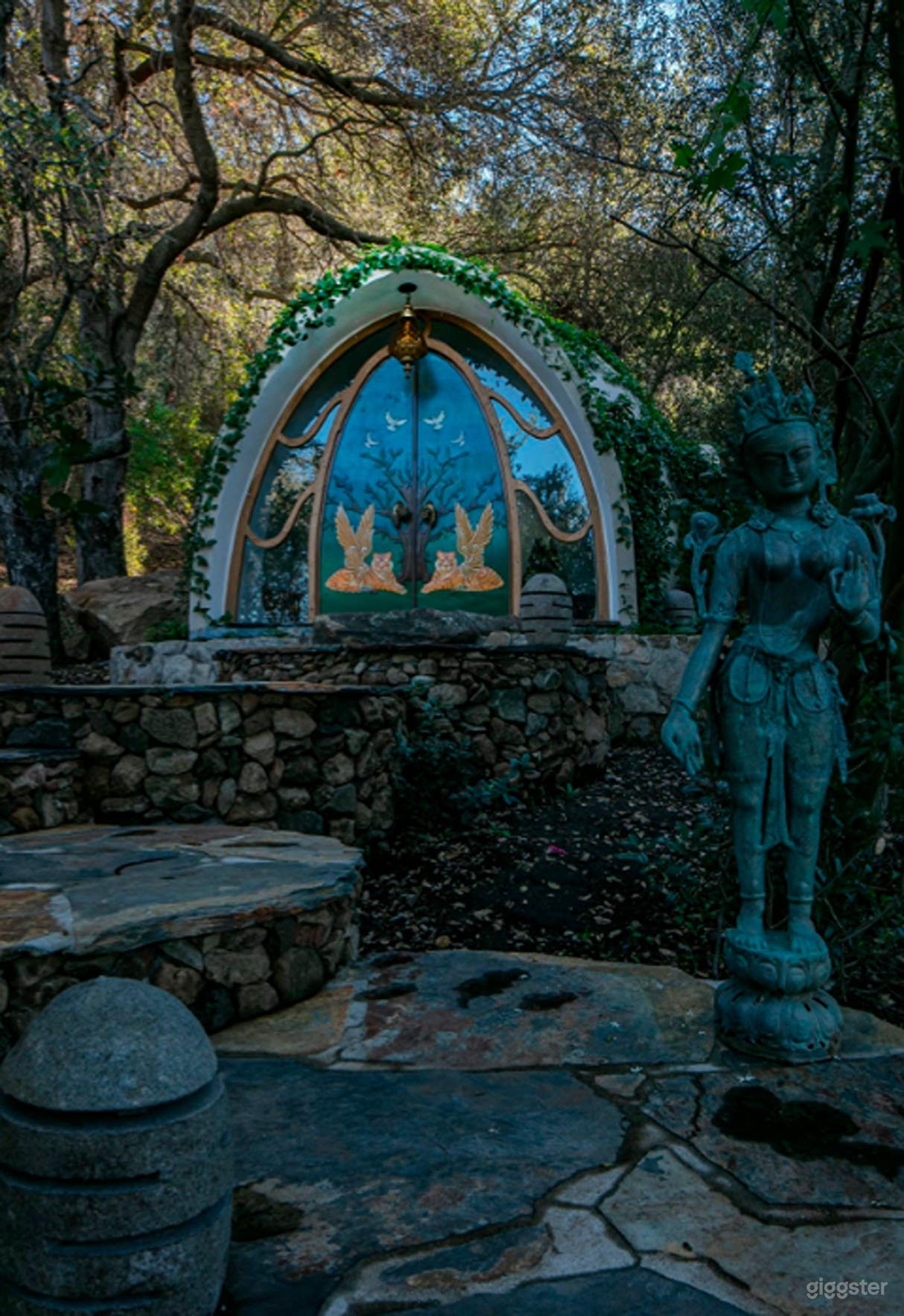 GAIA DOME | Hobbit House, Stained Glass, Natural Photo 2