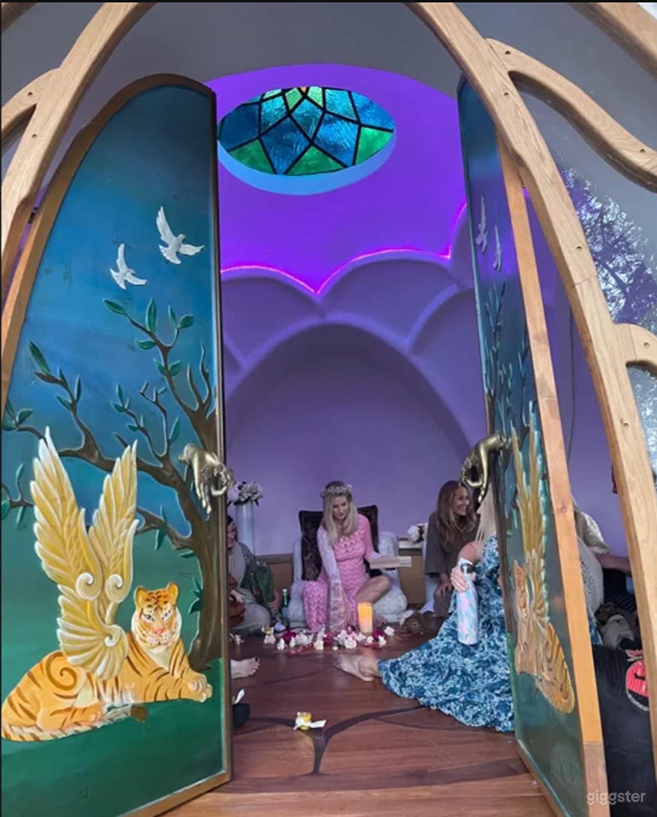 GAIA DOME | Hobbit House, Stained Glass, Natural Photo 3