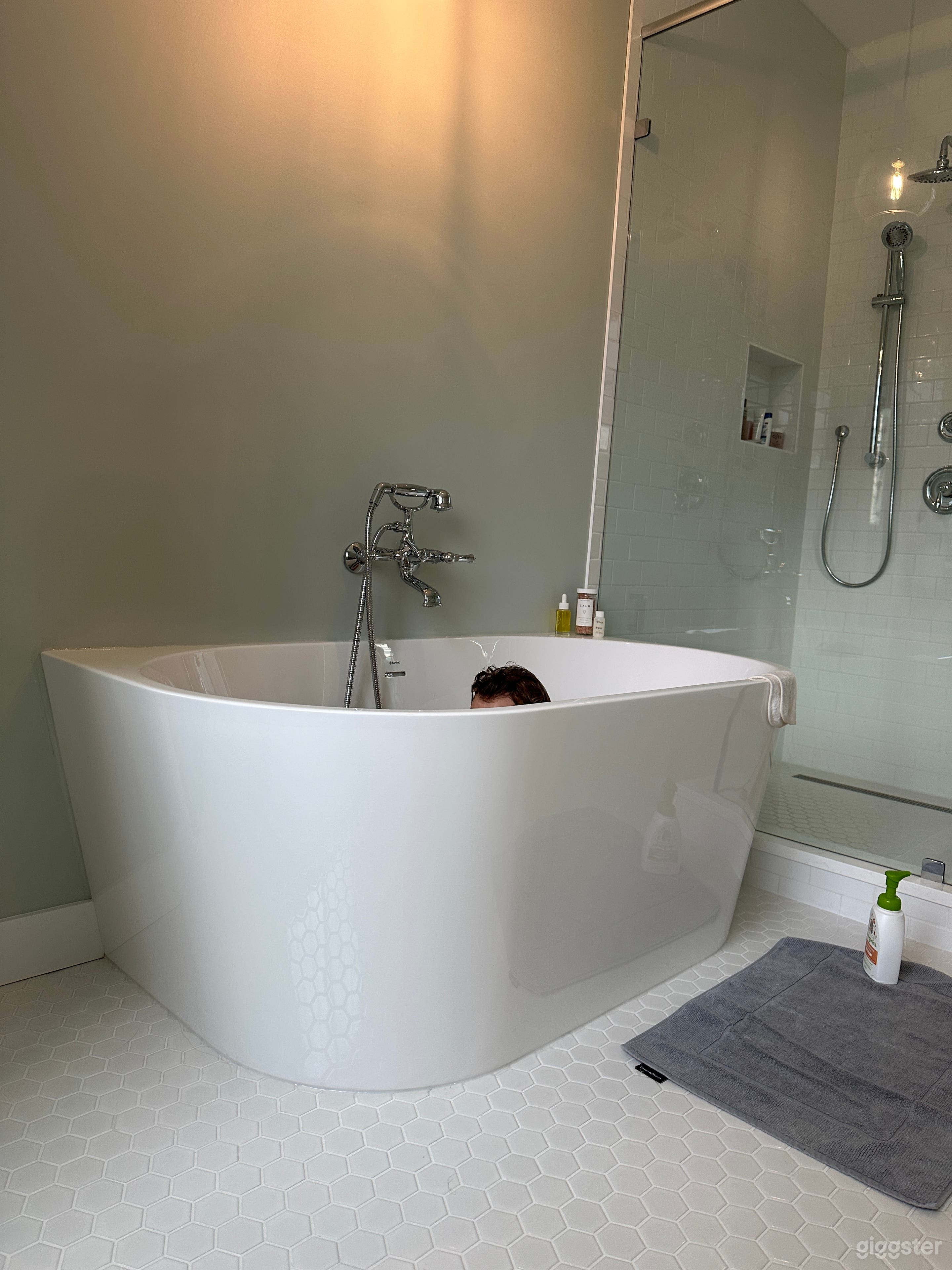 soaker tub in primary bath