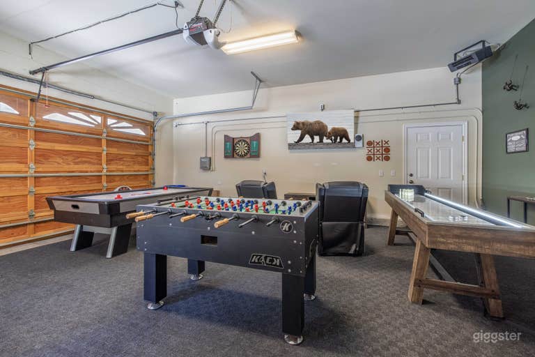  TimberWood Cabin Entertainment Game Room for every body. Heated and Carpeted 