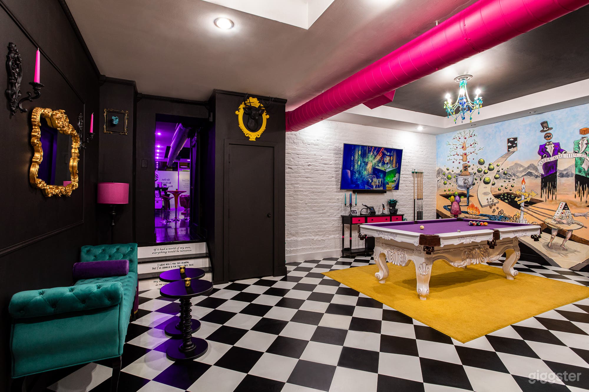 Surreal Out-Of-This-World Private Lounge Photo 4