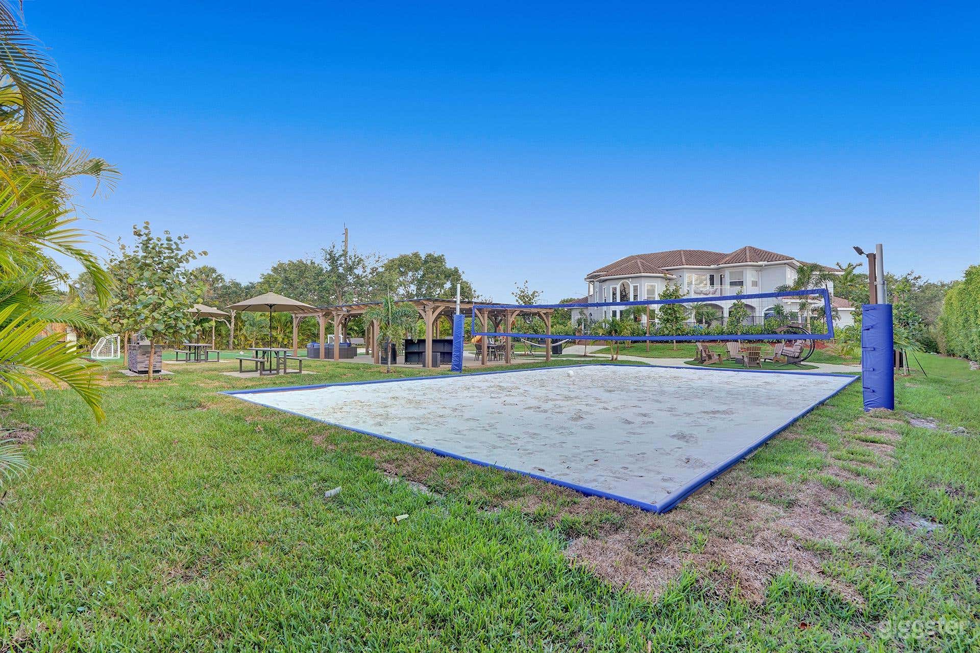Playground Mansion! Volleyball, Basketball, Games Photo 2