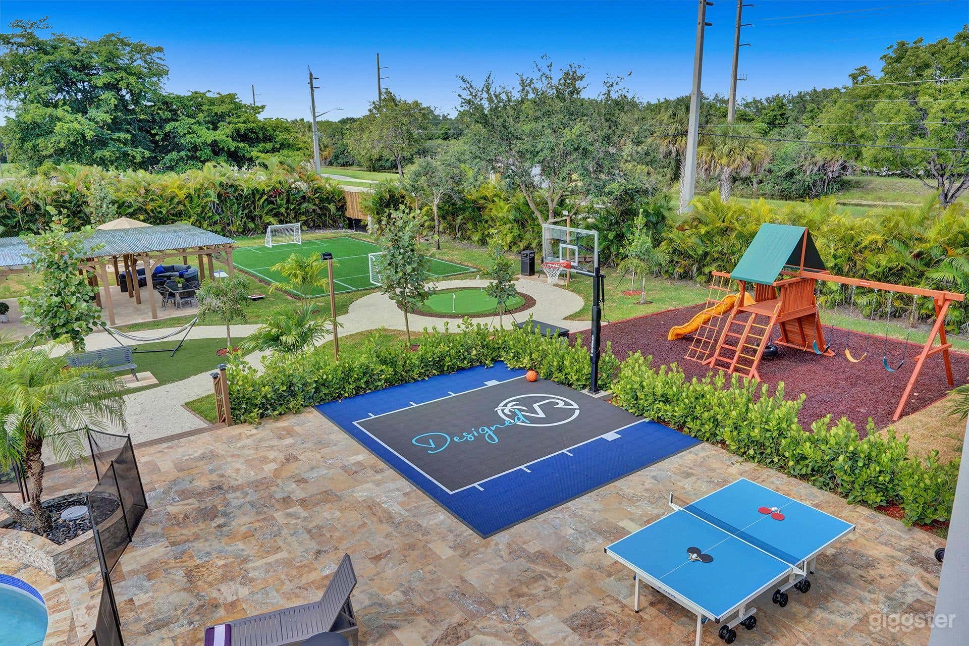 Playground Mansion! Volleyball, Basketball, Games Photo 3