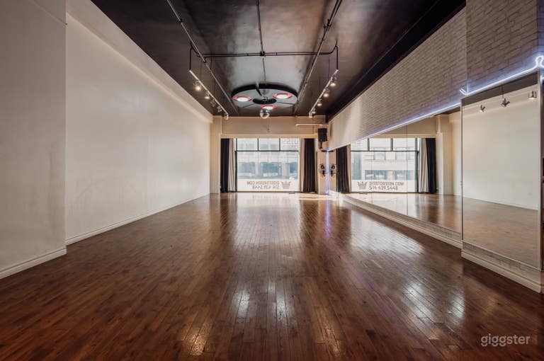  Warm And User Friendly Studio (124) 