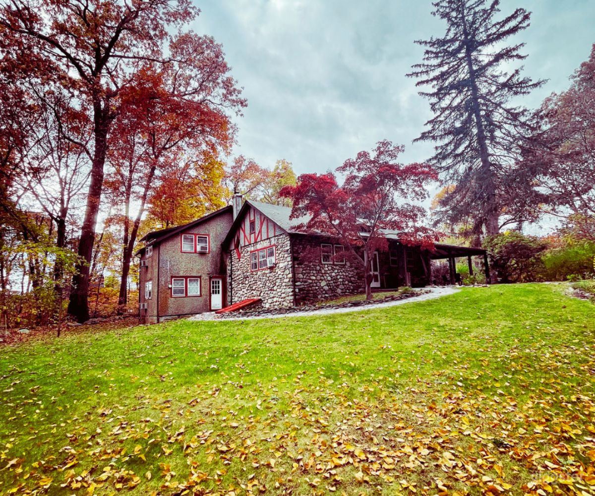 1800s Riverstone Lodge -- Gothic Character House, 1hr NYC Photo 2