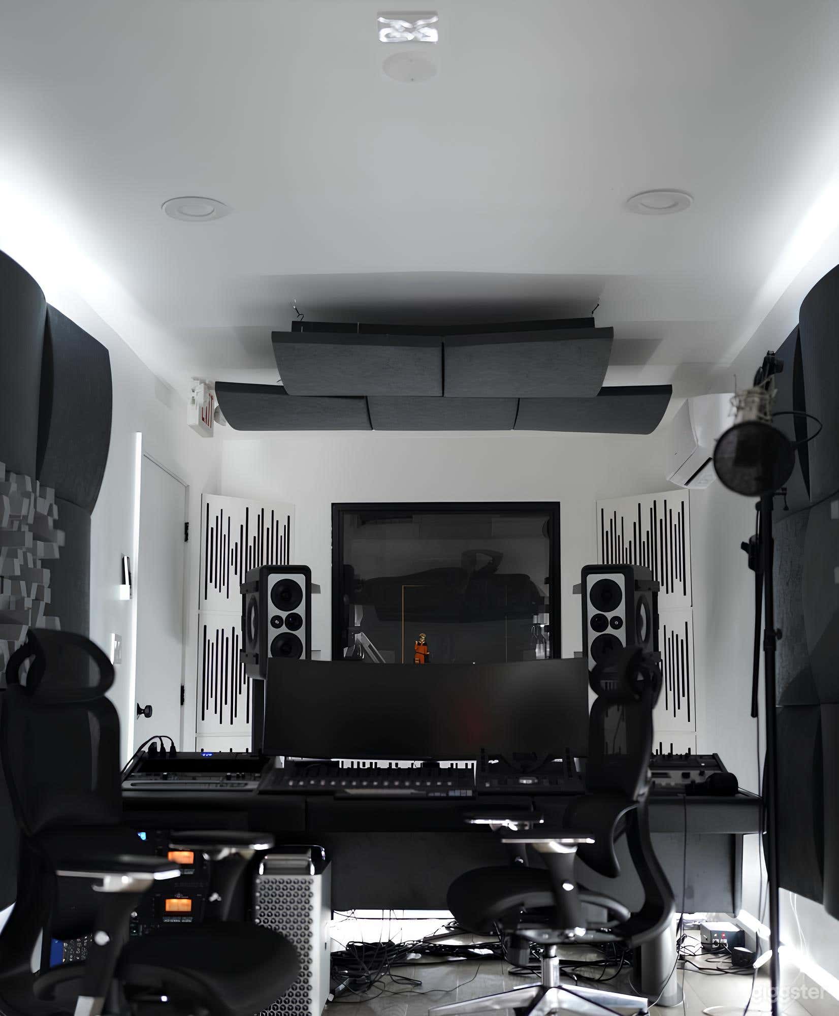 The Basement Room Photo 2