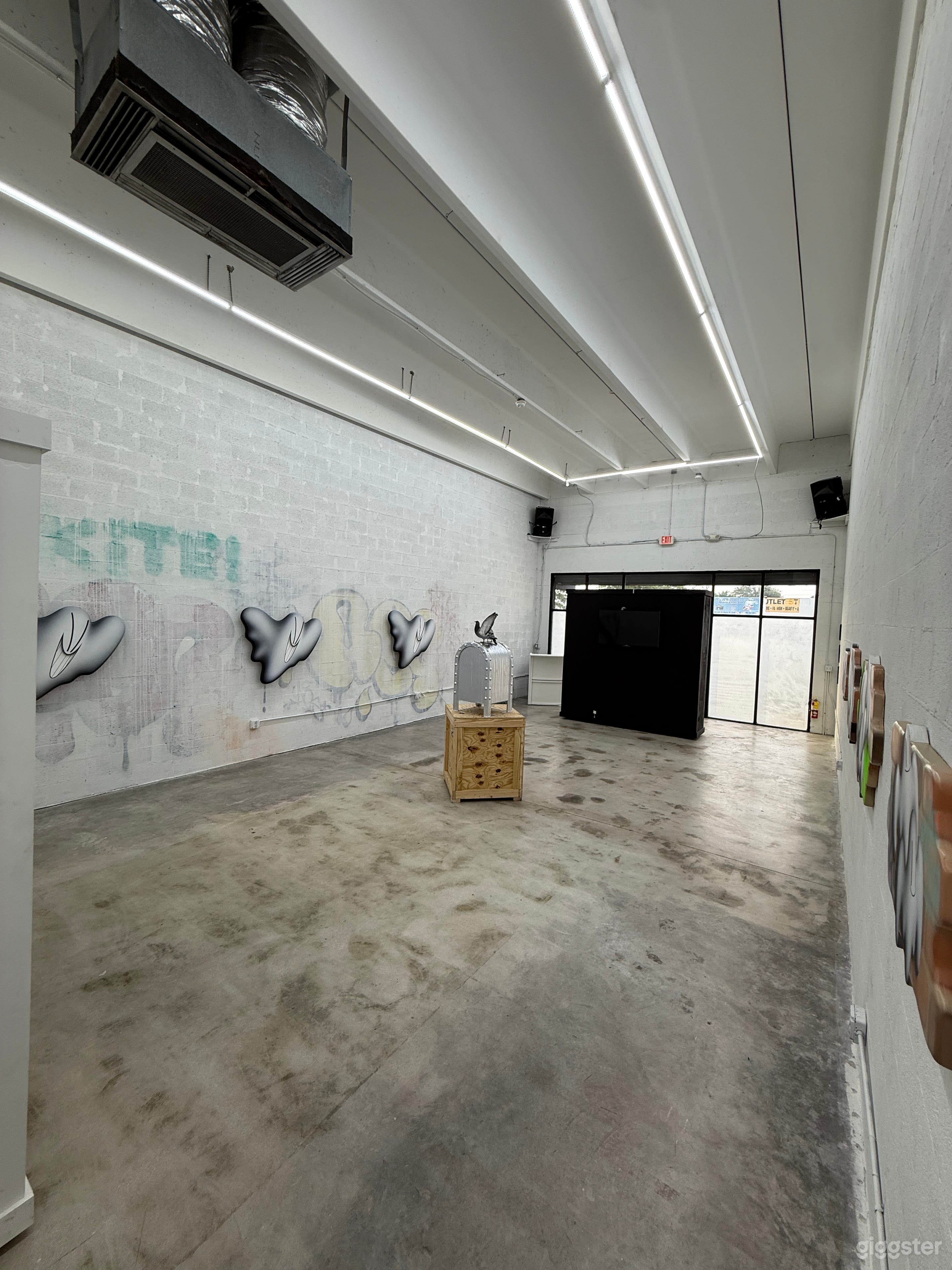 Art Studio/ Gallery w/ Industrial Floor in Miami Photo 3