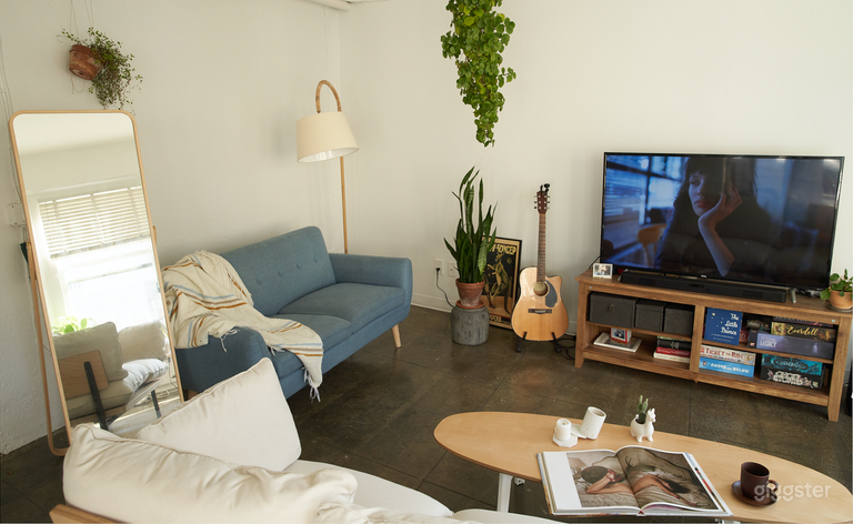  Downtown LA Loft Studio with Natural Light 