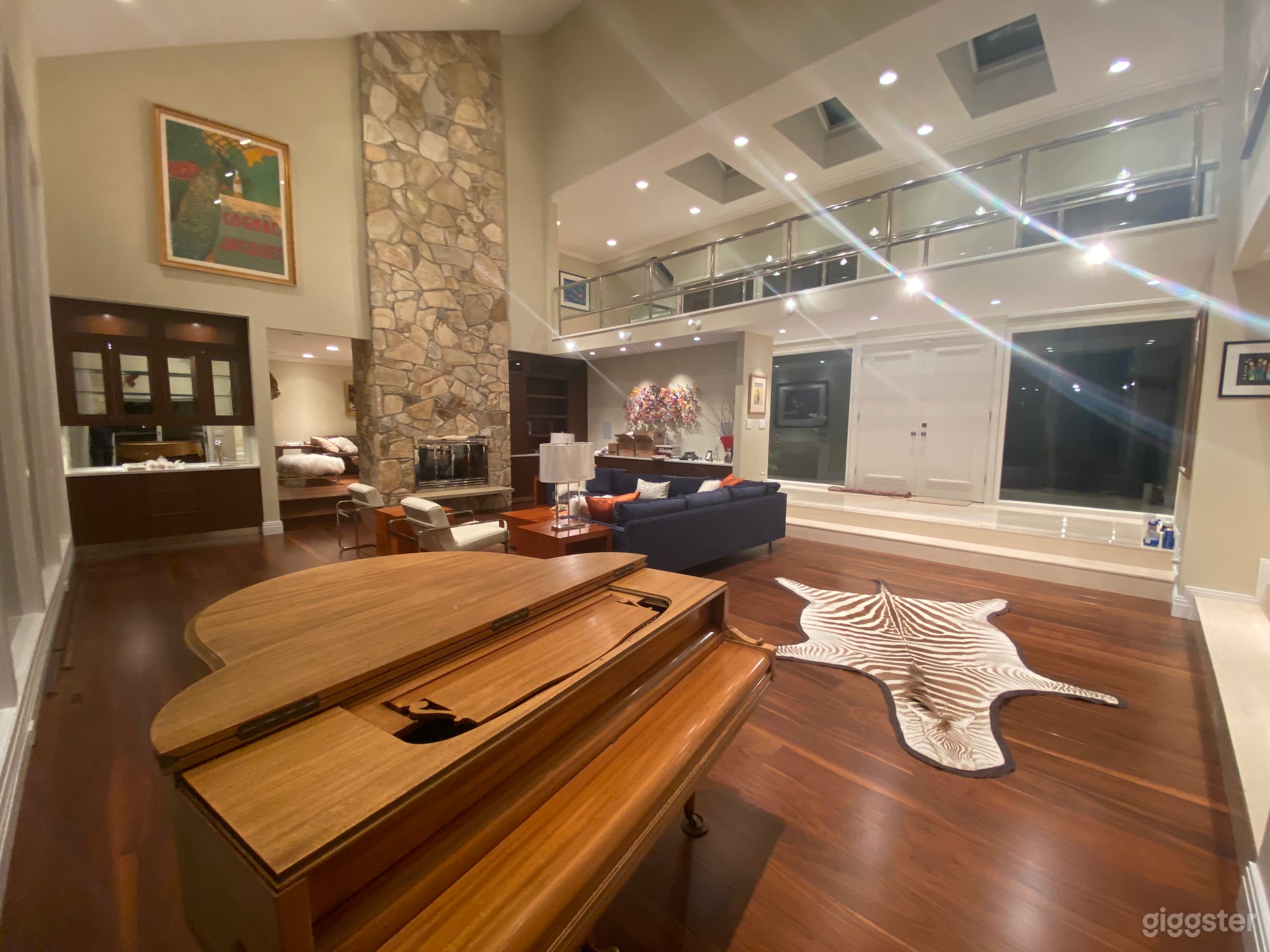 Contemporary water front home: Location 5245 Photo 4