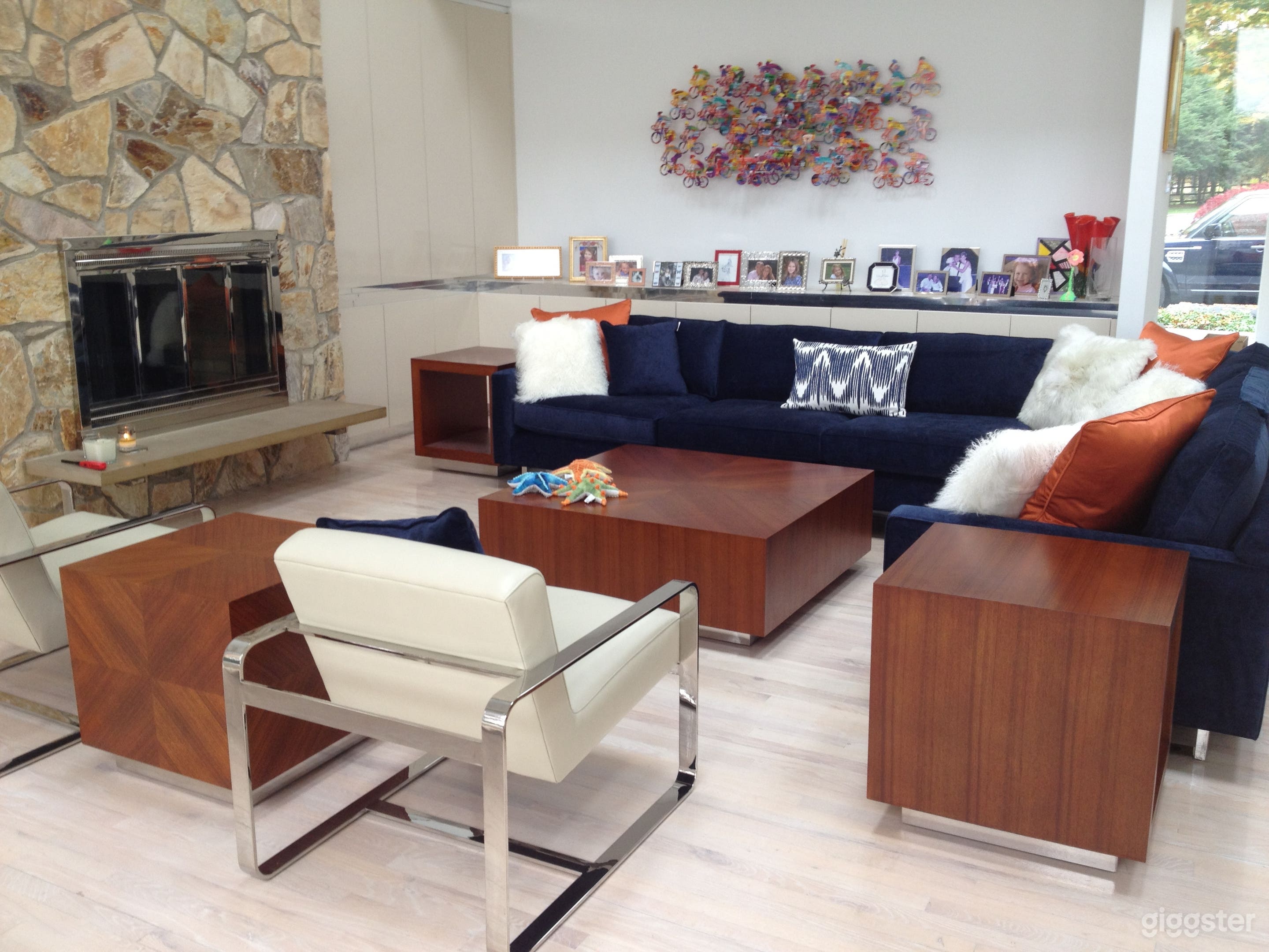 Contemporary water front home: Location 5245 Photo 1