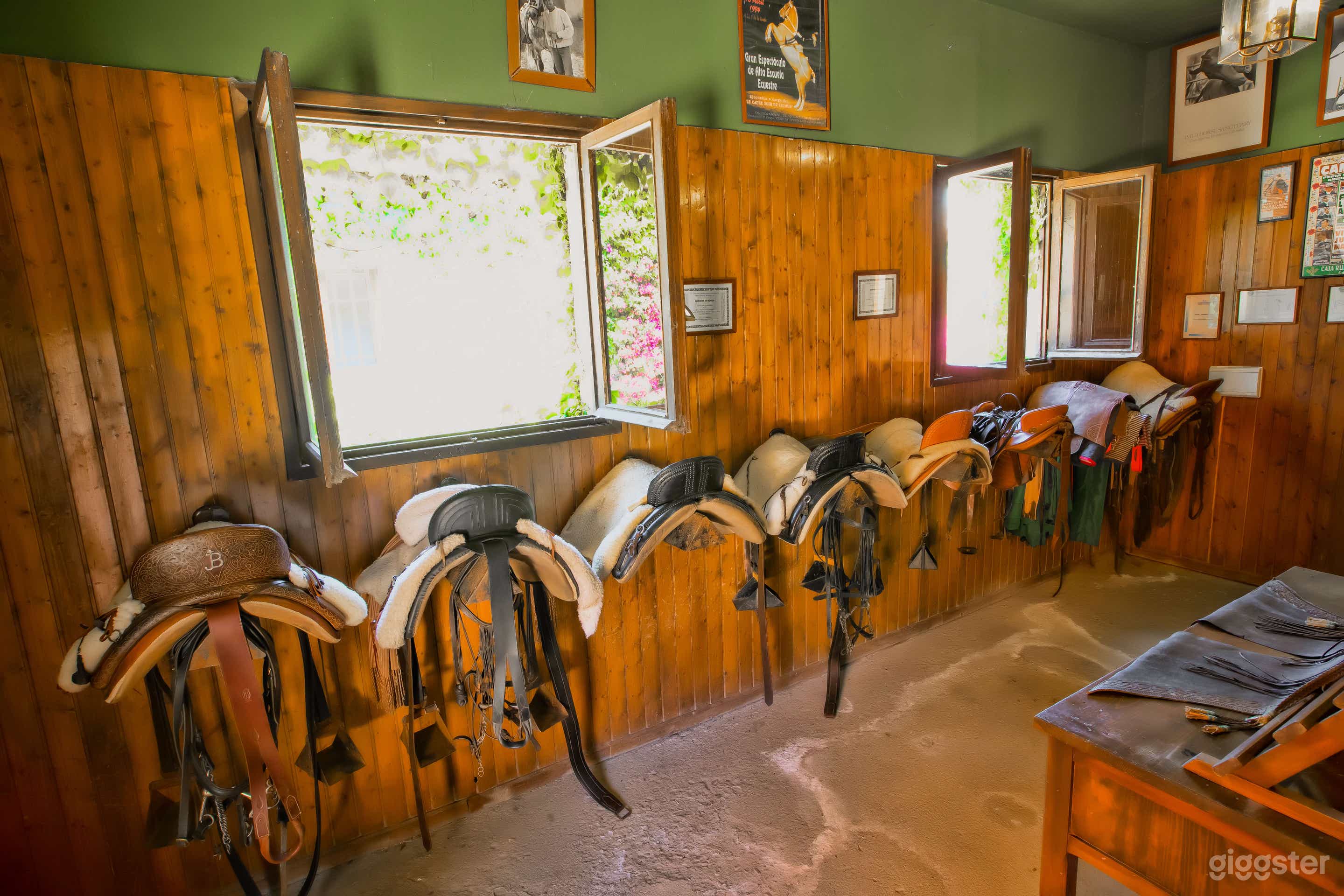 Sala de equipo para equitación