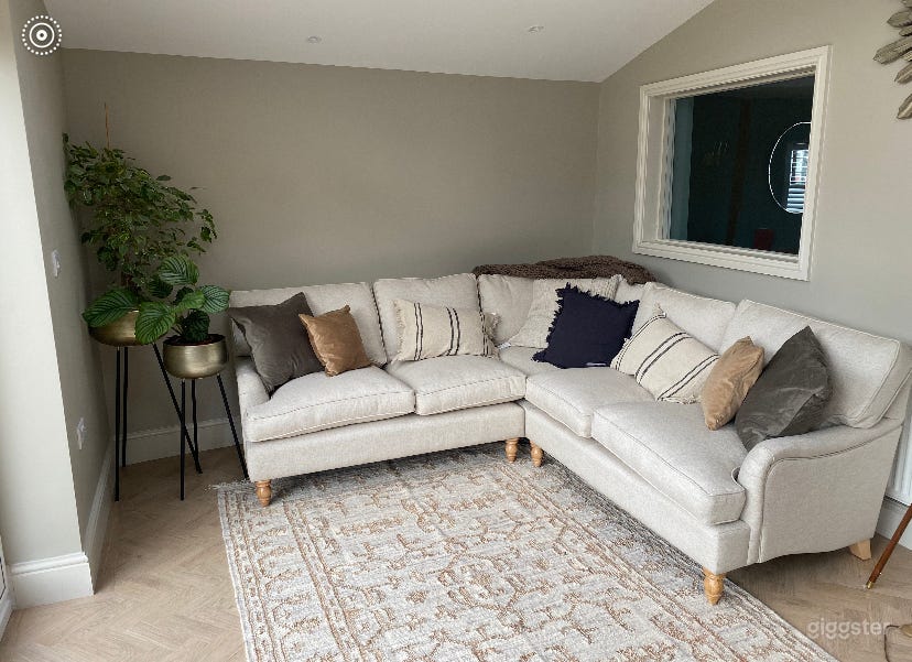 Beautiful Cottage for filming Photo 3